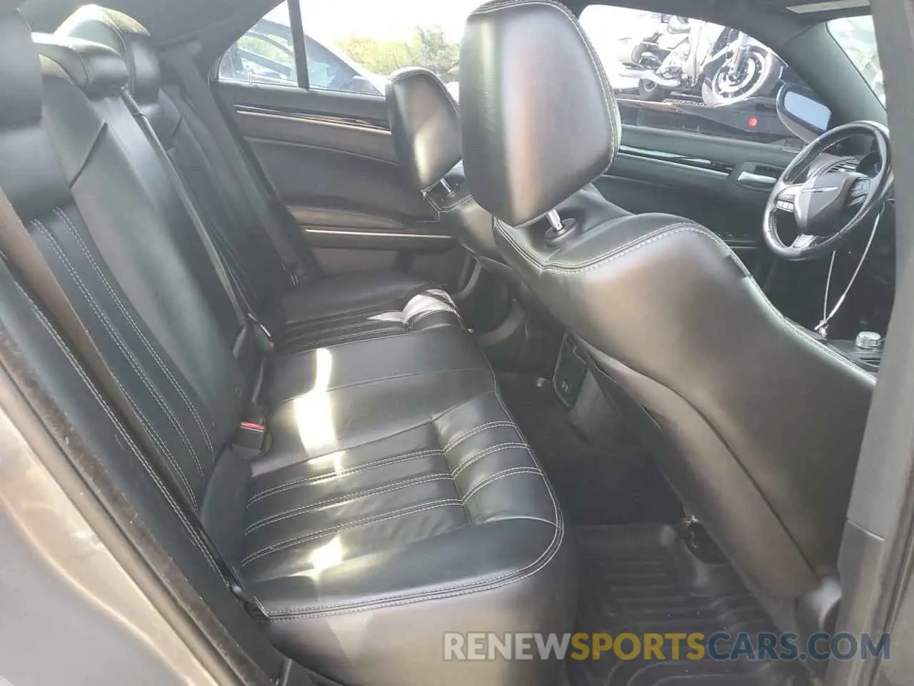 10 fotografías del automóvil dañado 2C3CCAGGXKH542951 CHRYSLER 300 2019