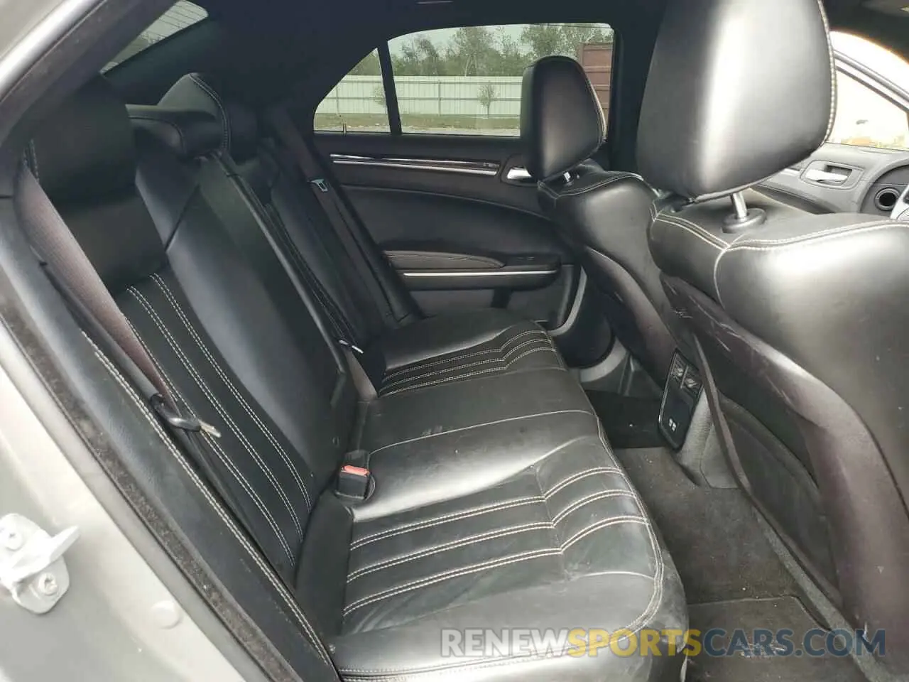 10 fotografías del automóvil dañado 2C3CCAGGXKH656044 CHRYSLER 300 2019
