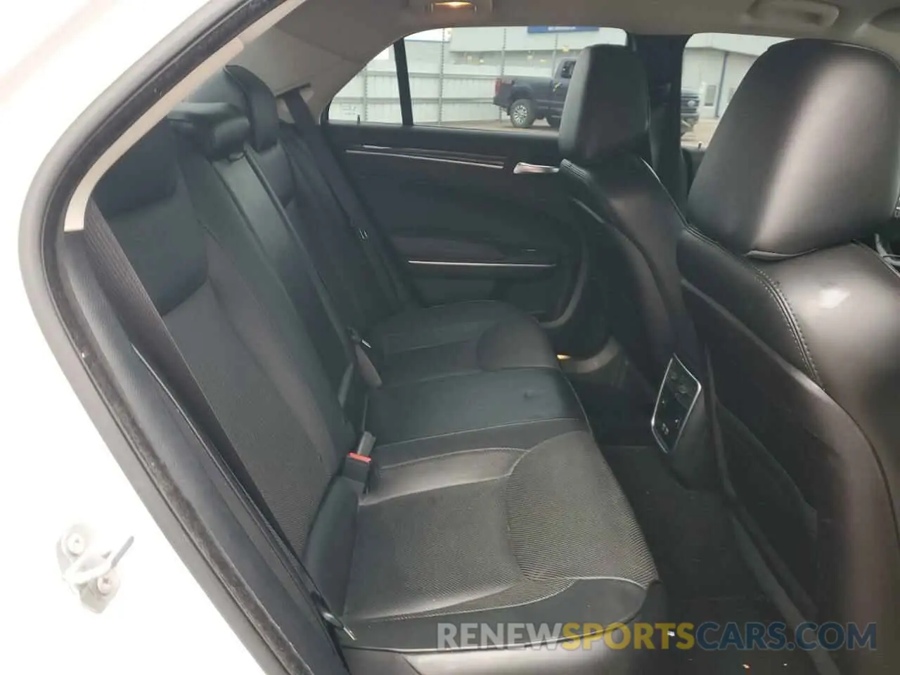 10 fotografías del automóvil dañado 2C3CCAKG3KH690883 CHRYSLER 300 2019
