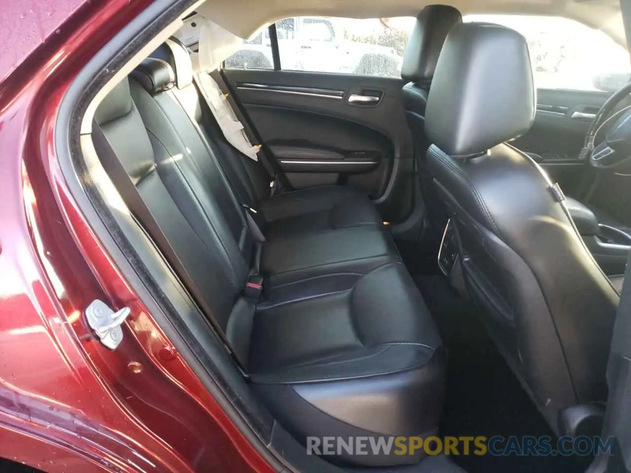 10 fotografías del automóvil dañado 2C3CCAKG4KH586631 CHRYSLER 300 2019