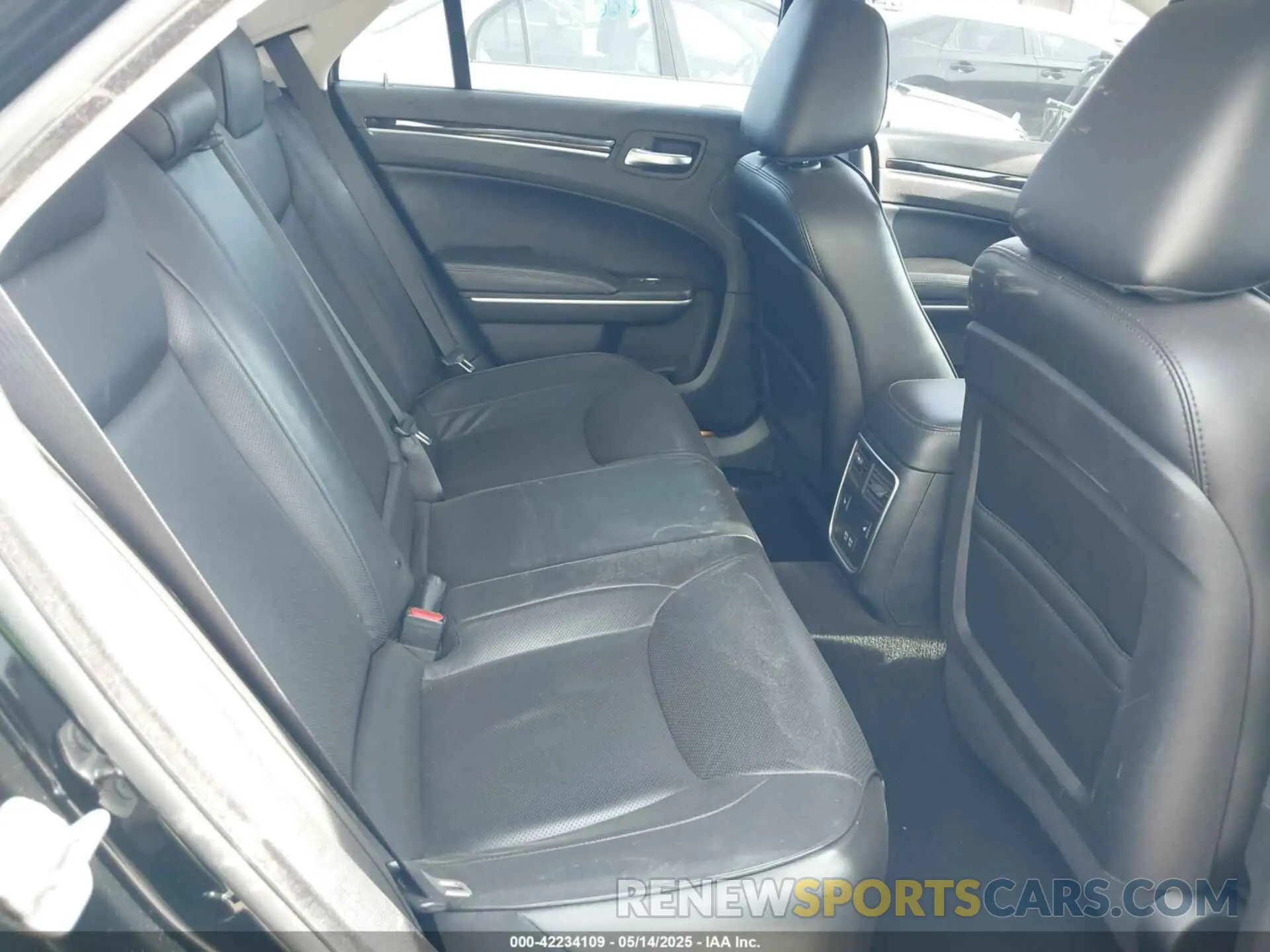 8 fotografías del automóvil dañado 2C3CCAKG5KH659425 CHRYSLER 300 2019