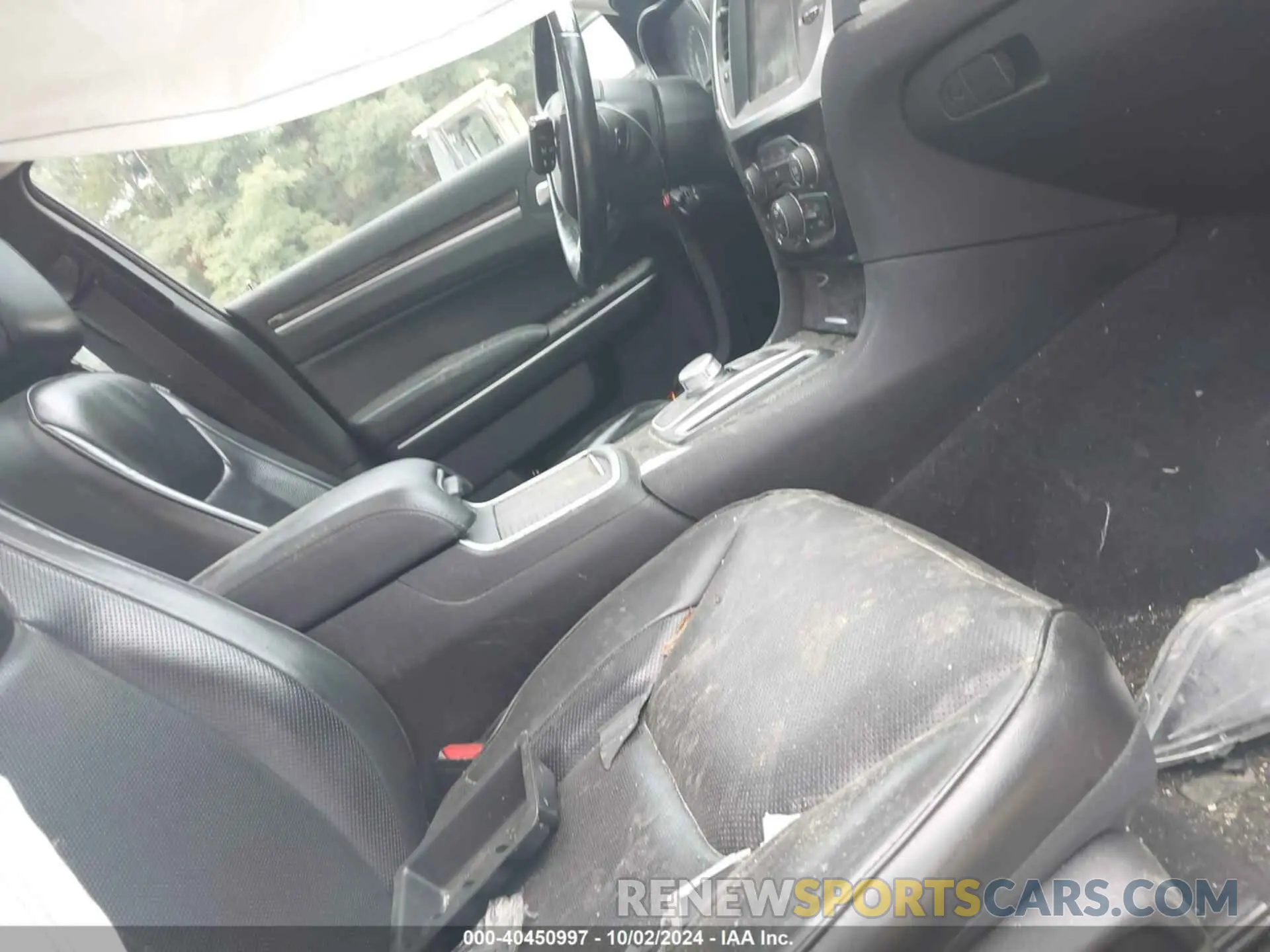 5 fotografías del automóvil dañado 2C3CCAKG7KH634459 CHRYSLER 300 2019