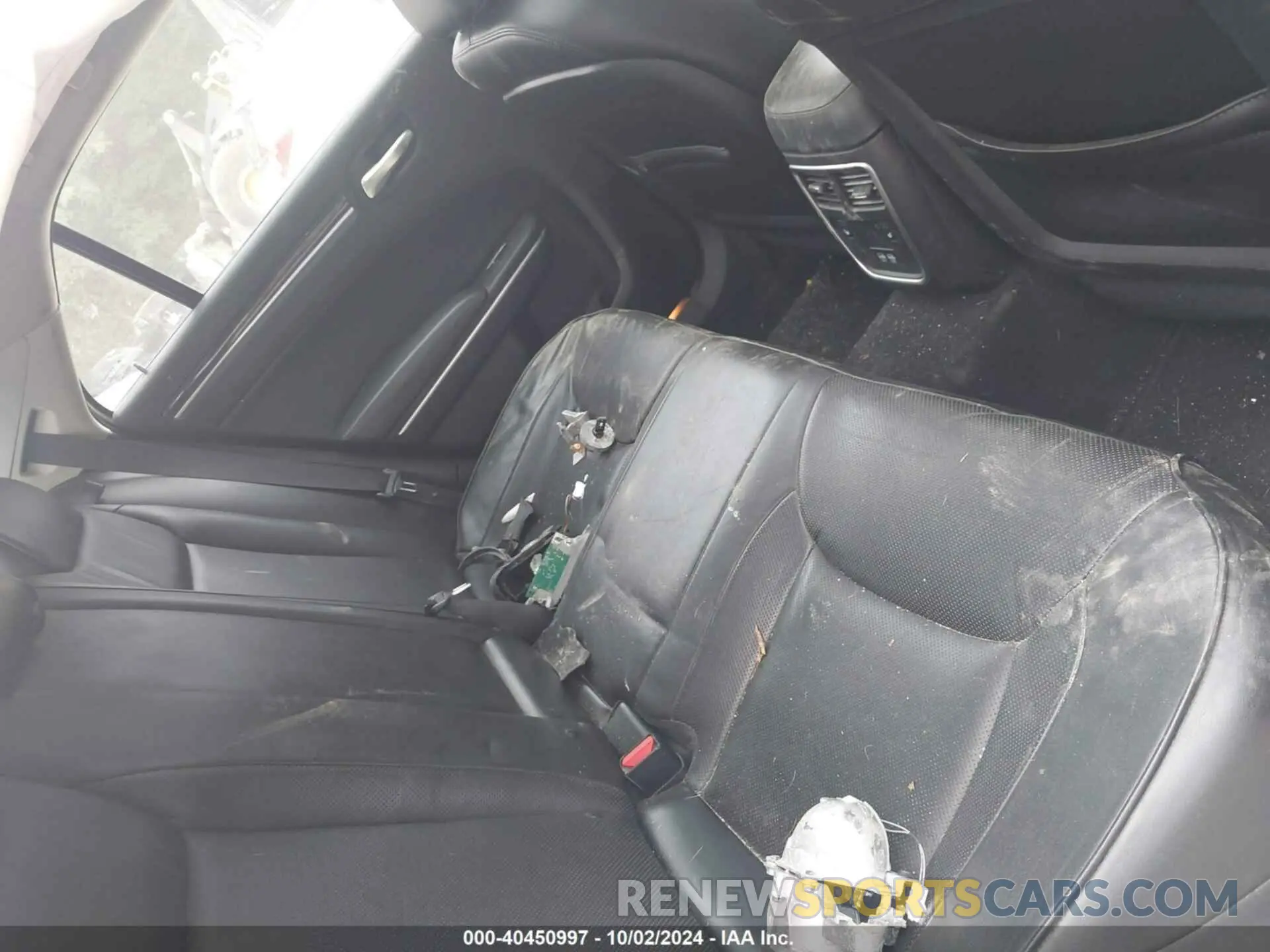 8 fotografías del automóvil dañado 2C3CCAKG7KH634459 CHRYSLER 300 2019