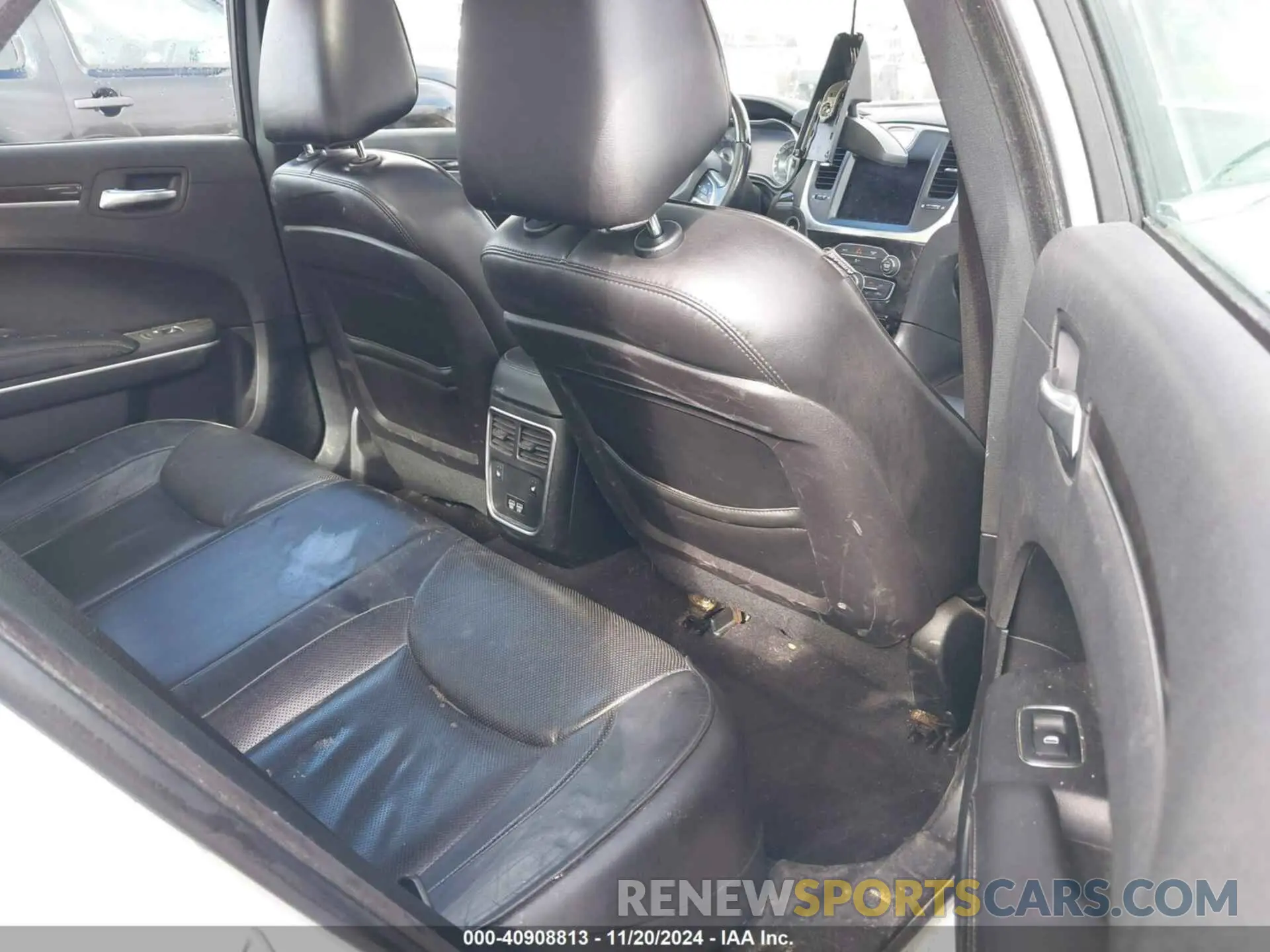 8 fotografías del automóvil dañado 2C3CCAKGXKH577948 CHRYSLER 300 2019