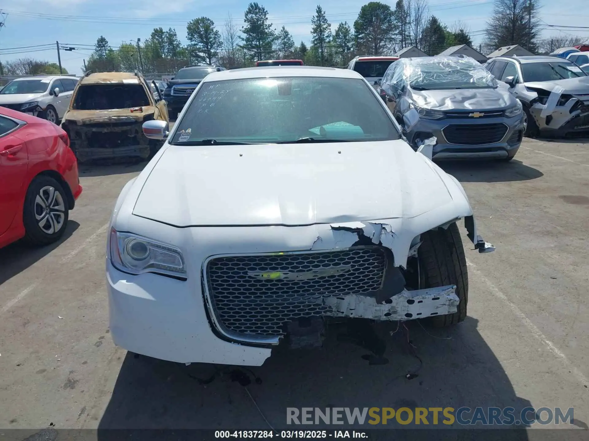 12 fotografías del automóvil dañado 2C3CCAPT5KH606049 CHRYSLER 300 2019