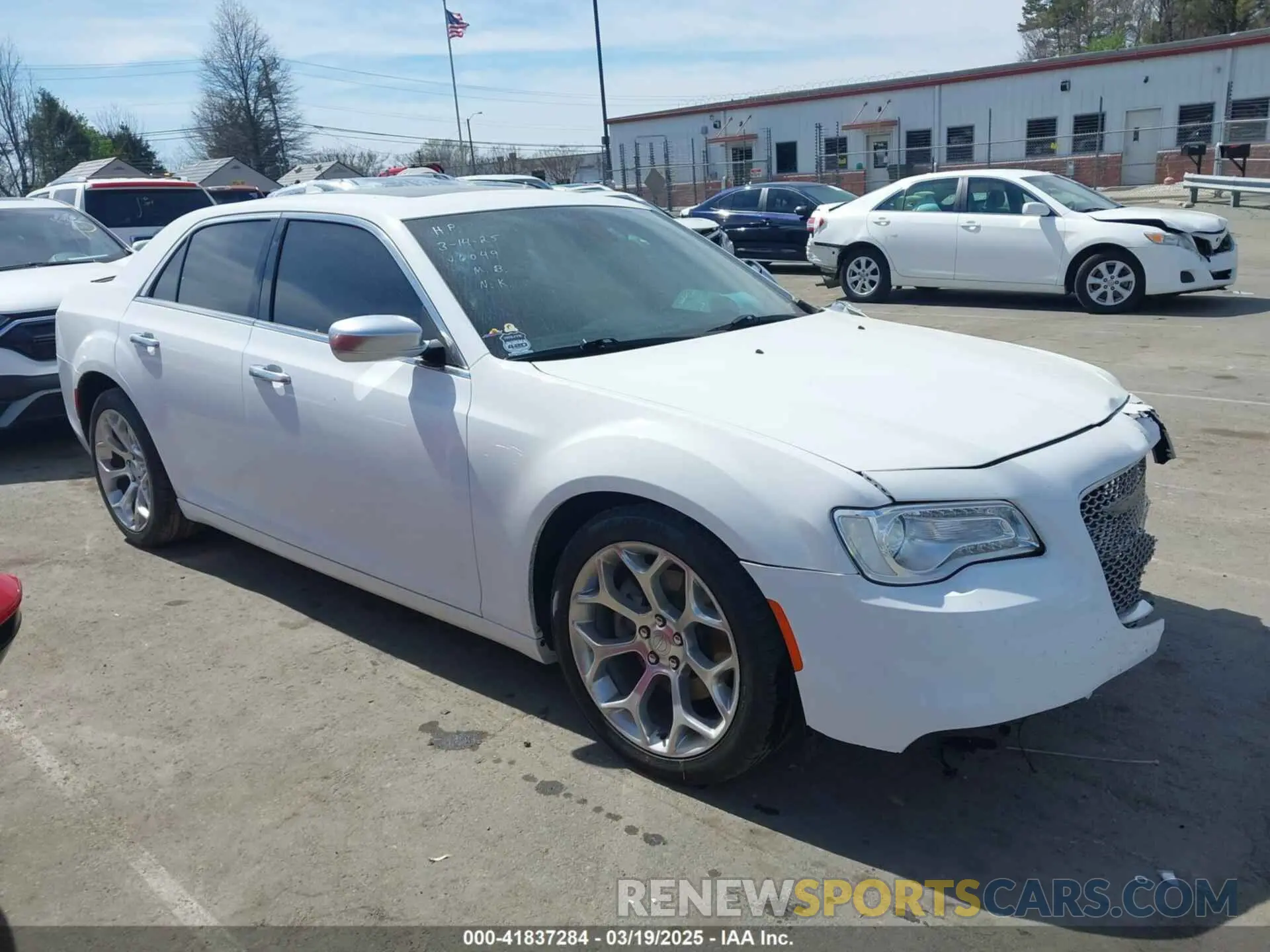 13 fotografías del automóvil dañado 2C3CCAPT5KH606049 CHRYSLER 300 2019