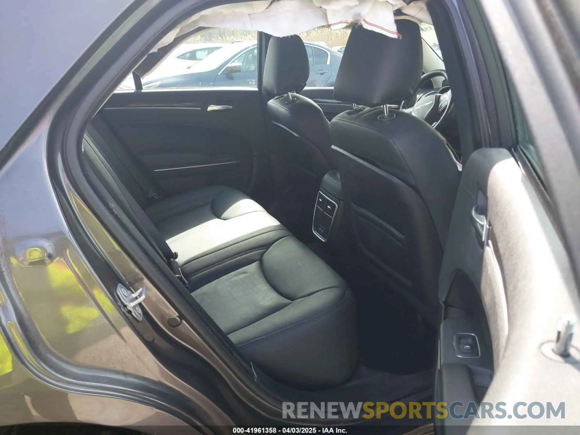 8 fotografías del automóvil dañado 2C3CCARG3KH581149 CHRYSLER 300 2019