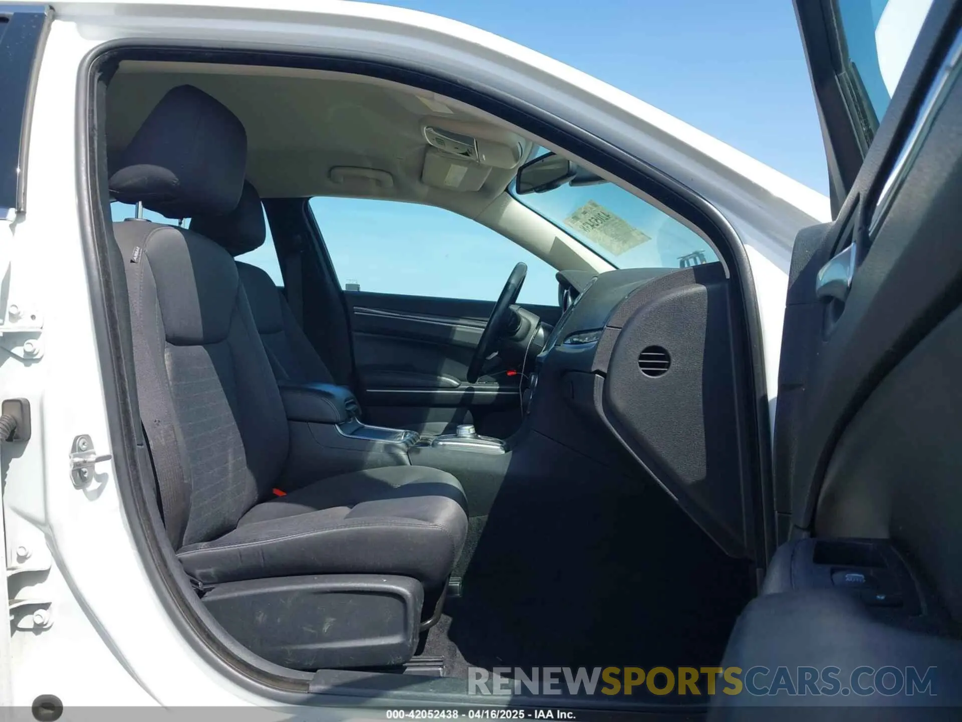 5 fotografías del automóvil dañado 2C3CCARG5KH578219 CHRYSLER 300 2019