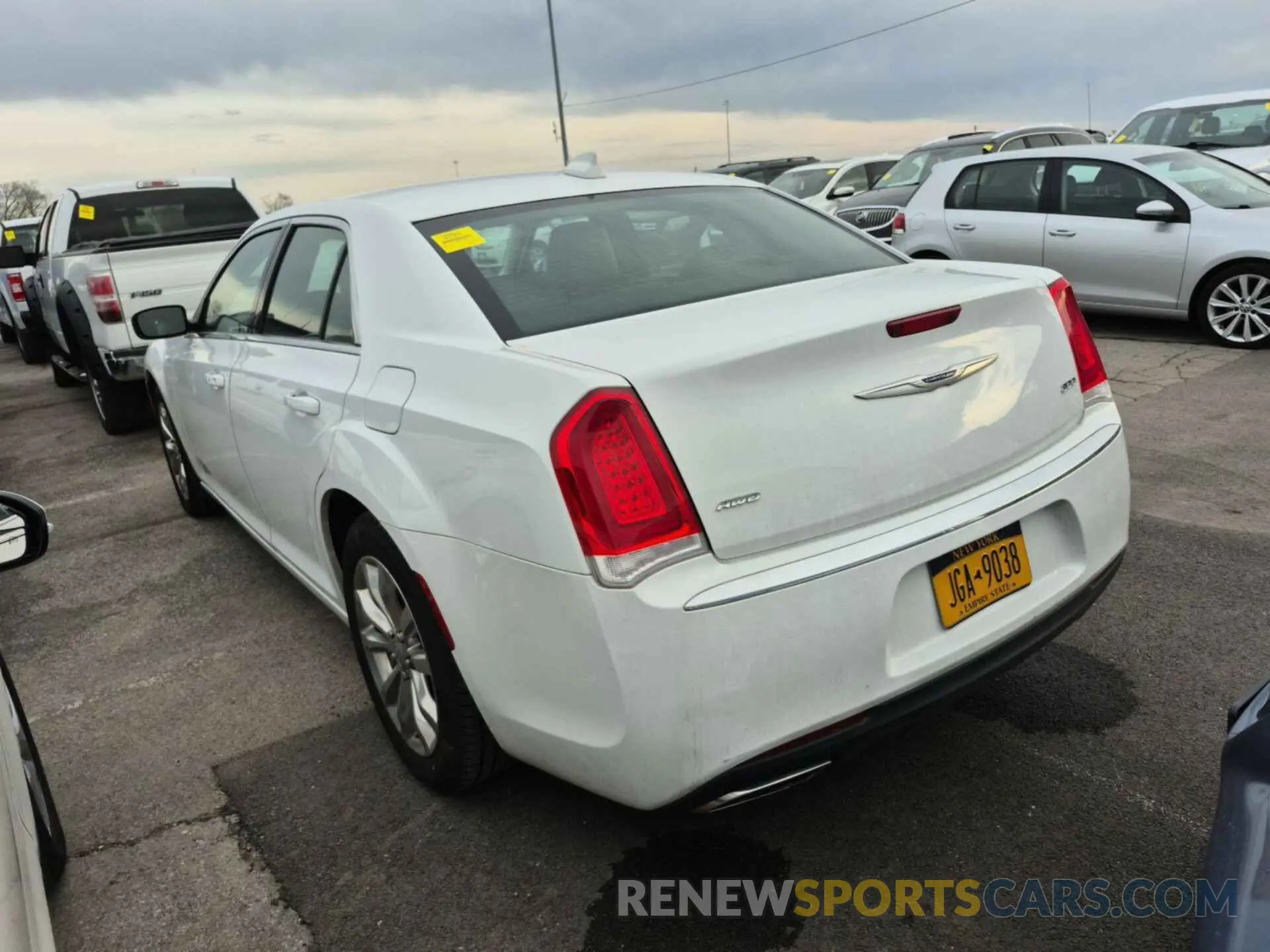 32 fotografías del automóvil dañado 2C3CCARG6KH618257 CHRYSLER 300 2019