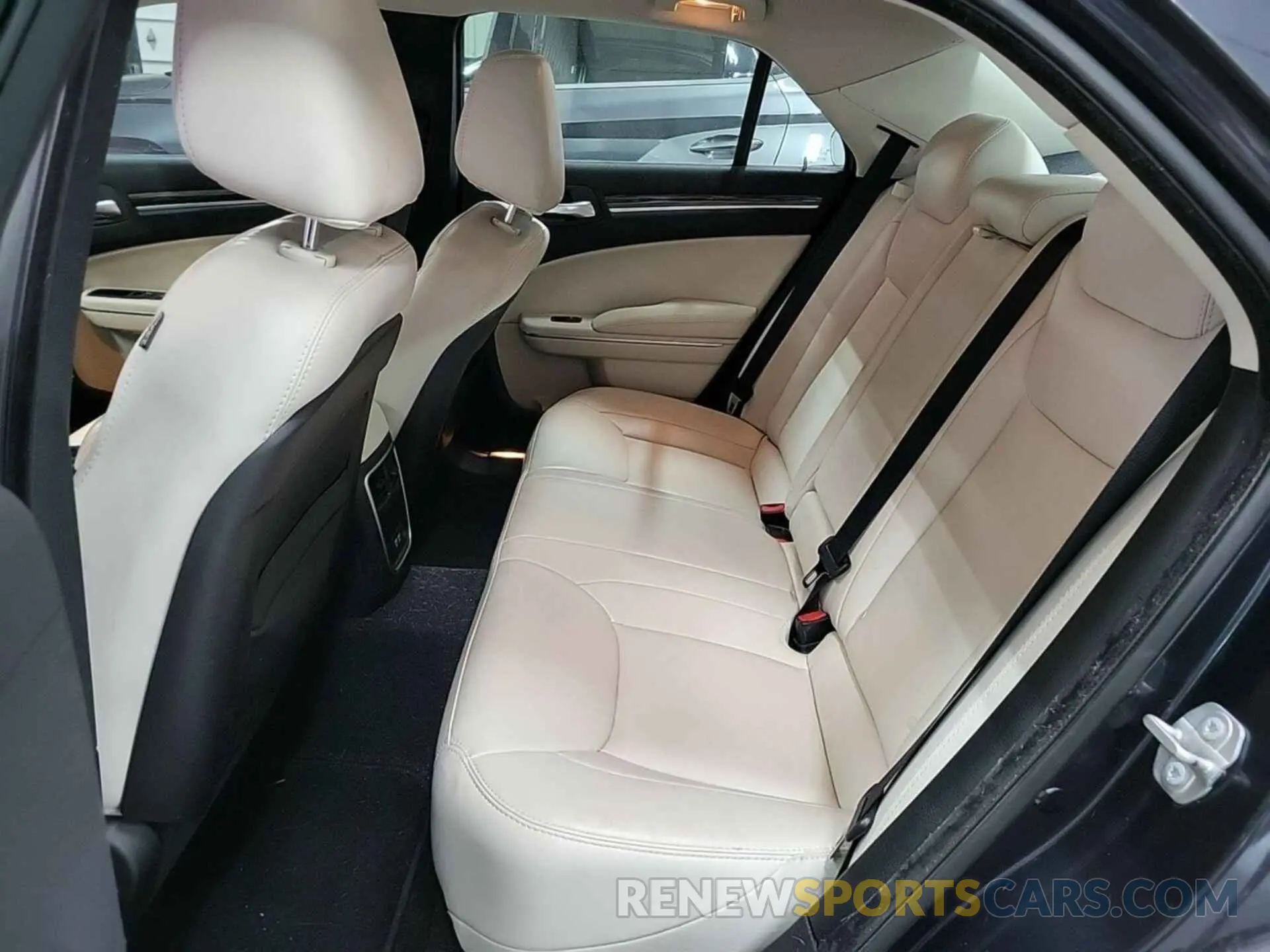 36 fotografías del automóvil dañado 2C3CCARG7KH556447 CHRYSLER 300 2019