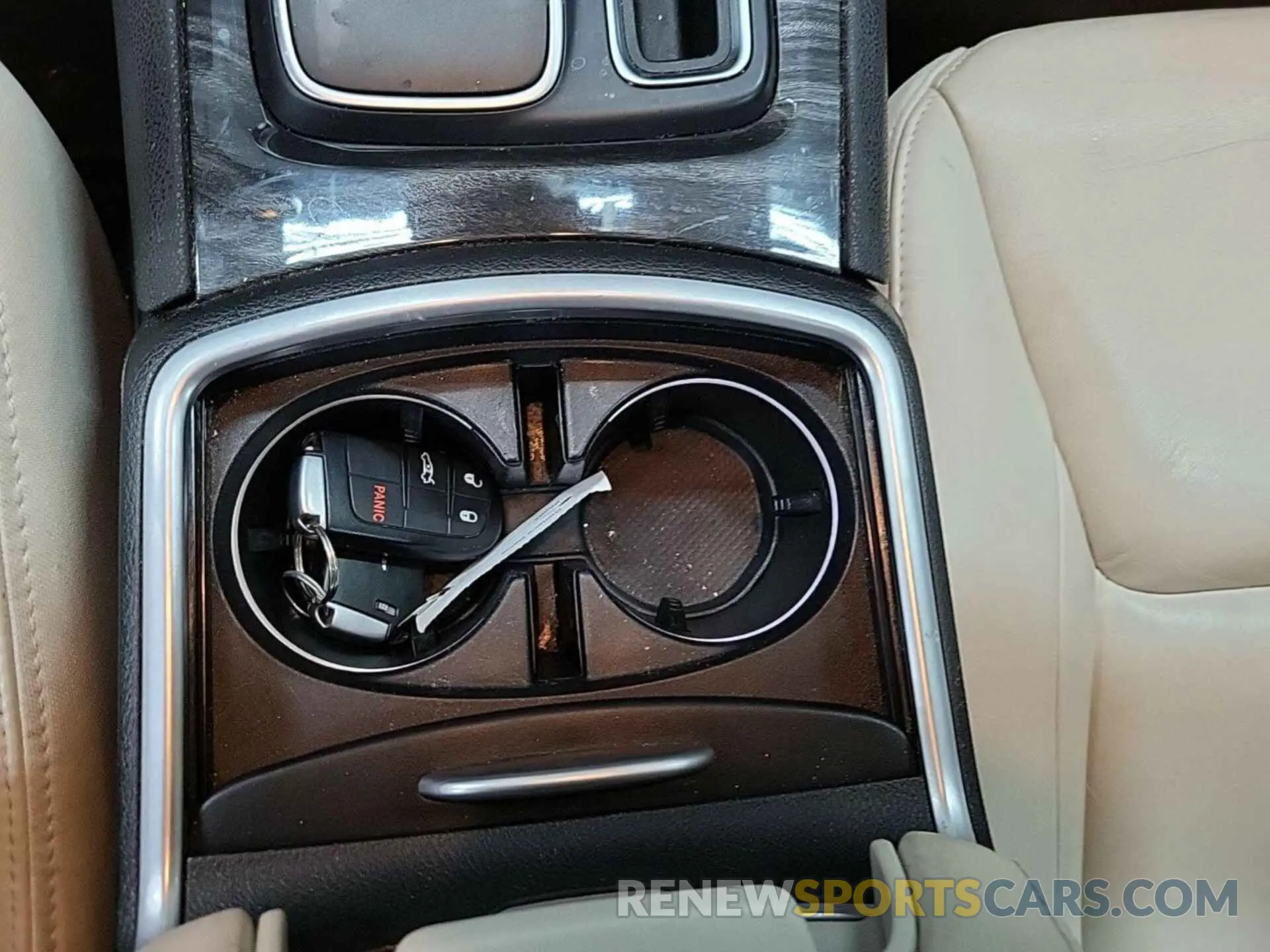 38 fotografías del automóvil dañado 2C3CCARG7KH556447 CHRYSLER 300 2019