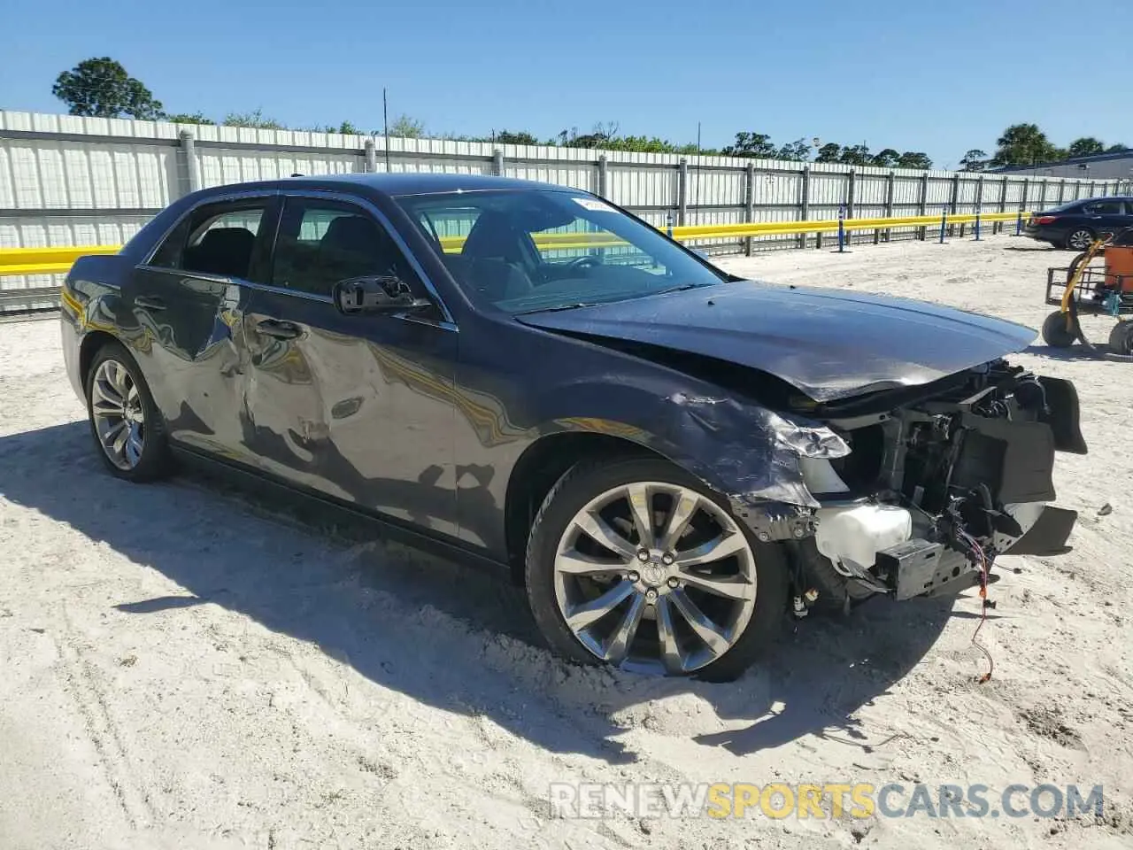 4 fotografías del automóvil dañado 2C3CCAAG3LH239195 CHRYSLER 300 2020
