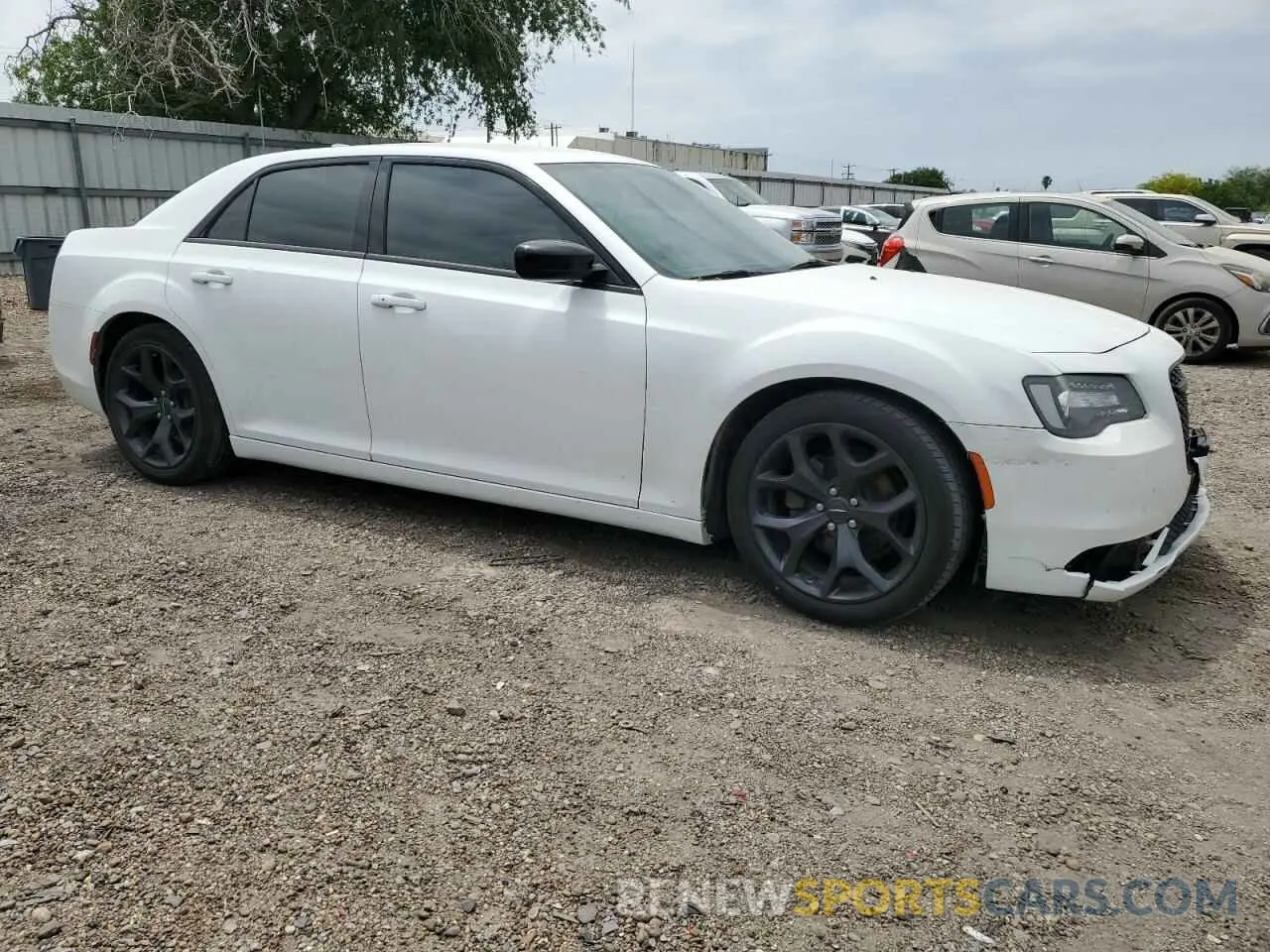 4 fotografías del automóvil dañado 2C3CCAAG5LH181543 CHRYSLER 300 2020
