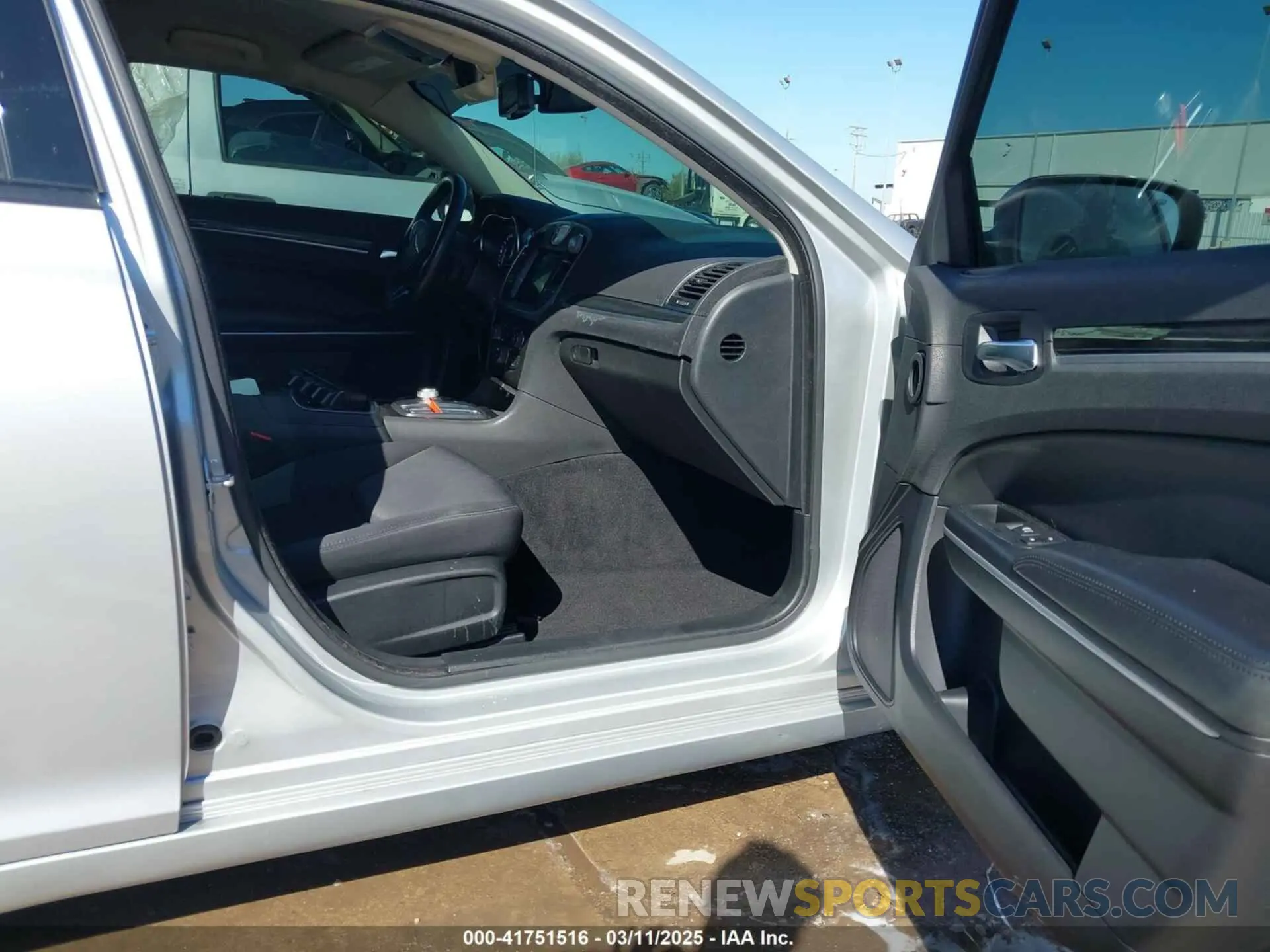 5 fotografías del automóvil dañado 2C3CCAAG8LH160296 CHRYSLER 300 2020