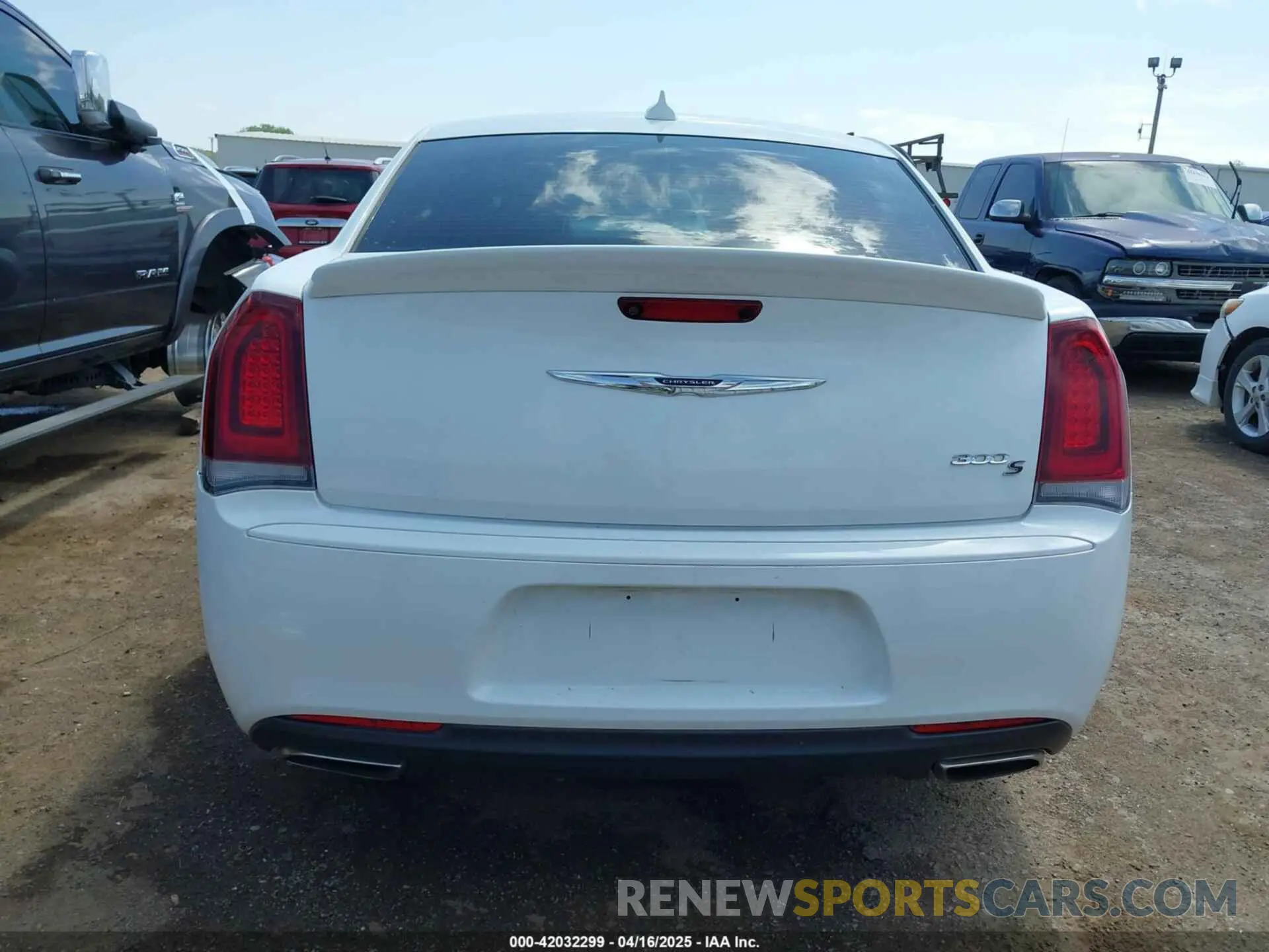 16 fotografías del automóvil dañado 2C3CCABT9LH168564 CHRYSLER 300 2020
