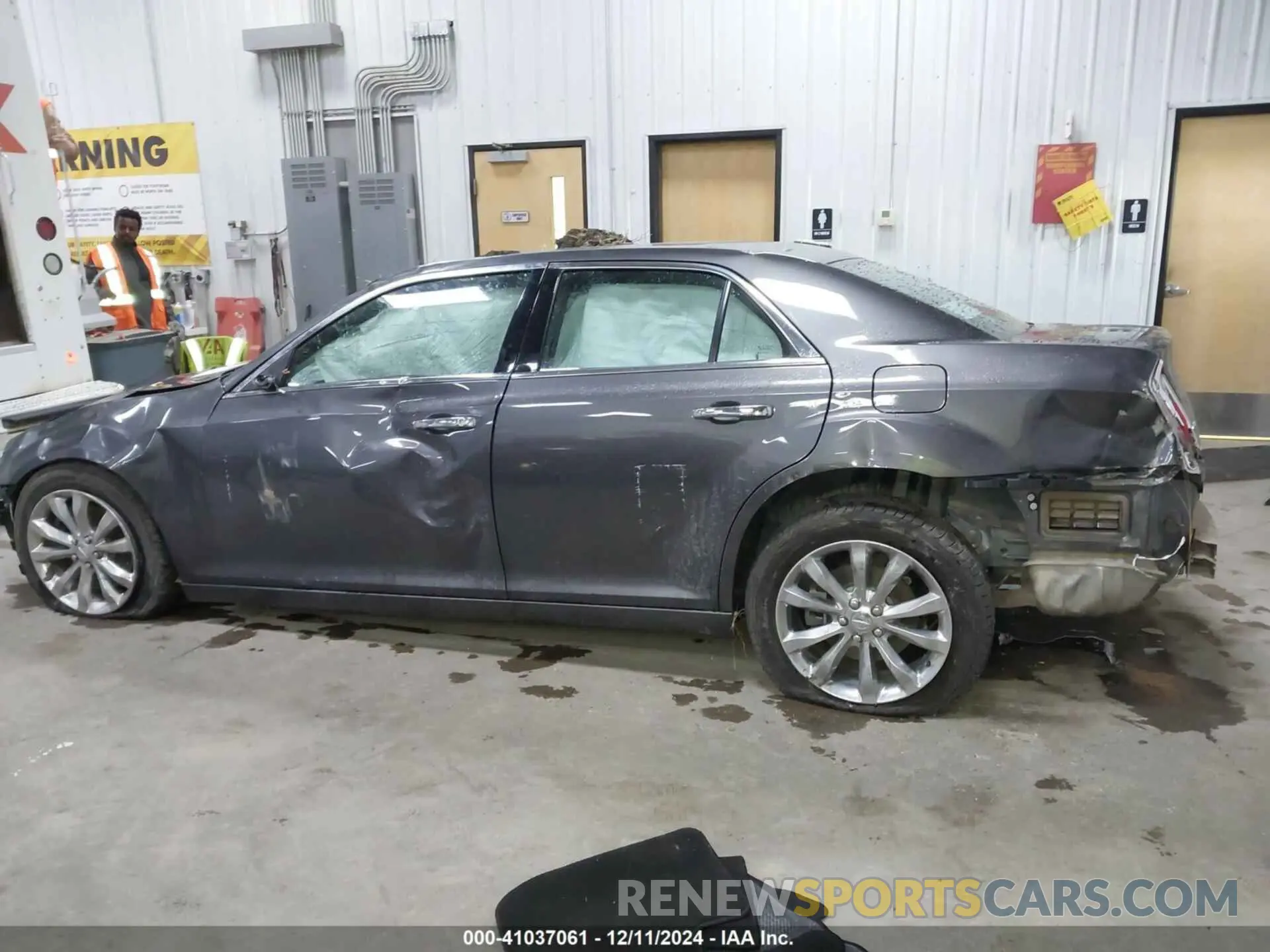 14 fotografías del automóvil dañado 2C3CCAKG2LH120973 CHRYSLER 300 2020