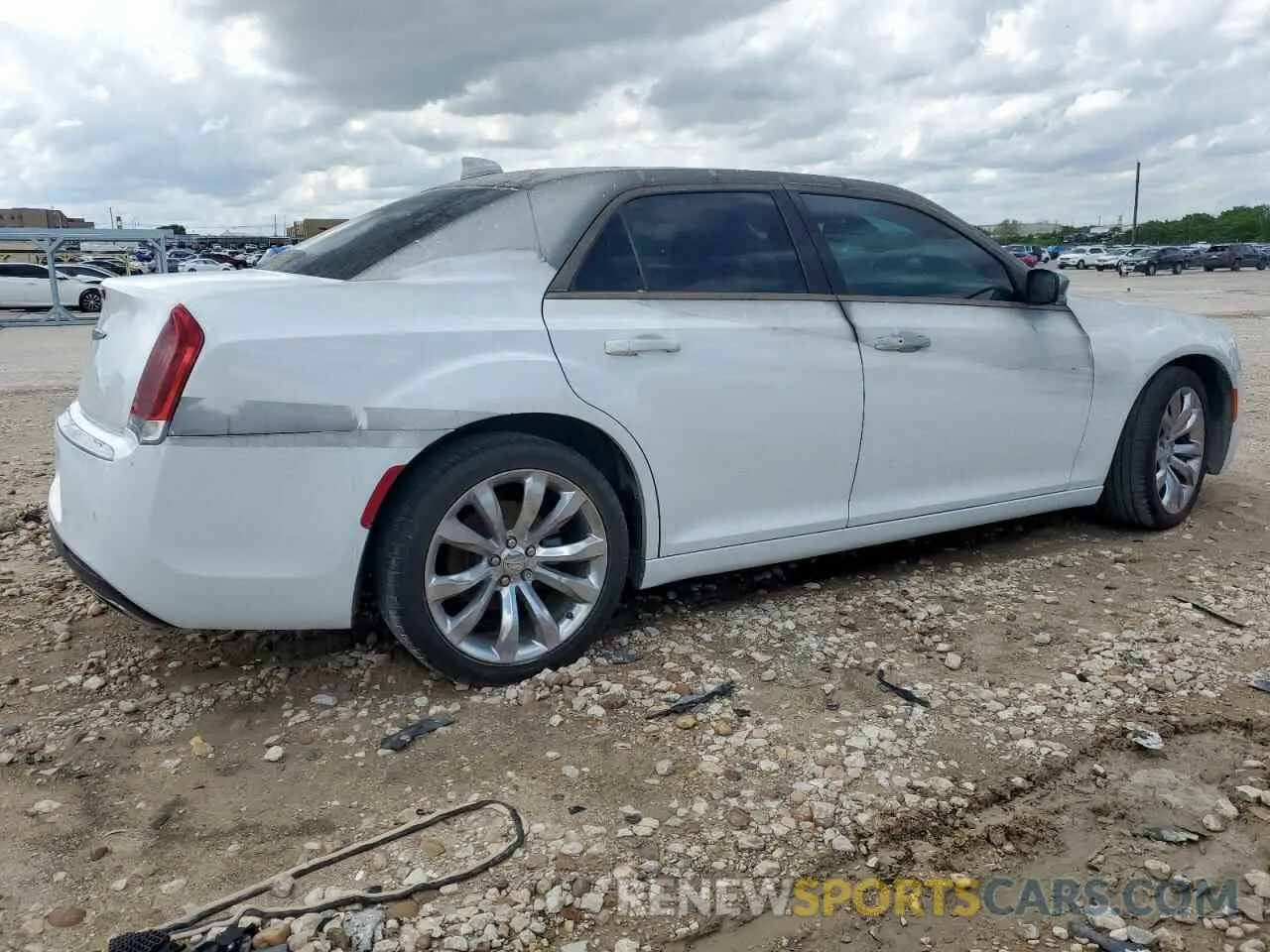 3 fotografías del automóvil dañado 2C3CCAAG3MH676132 CHRYSLER 300 2021