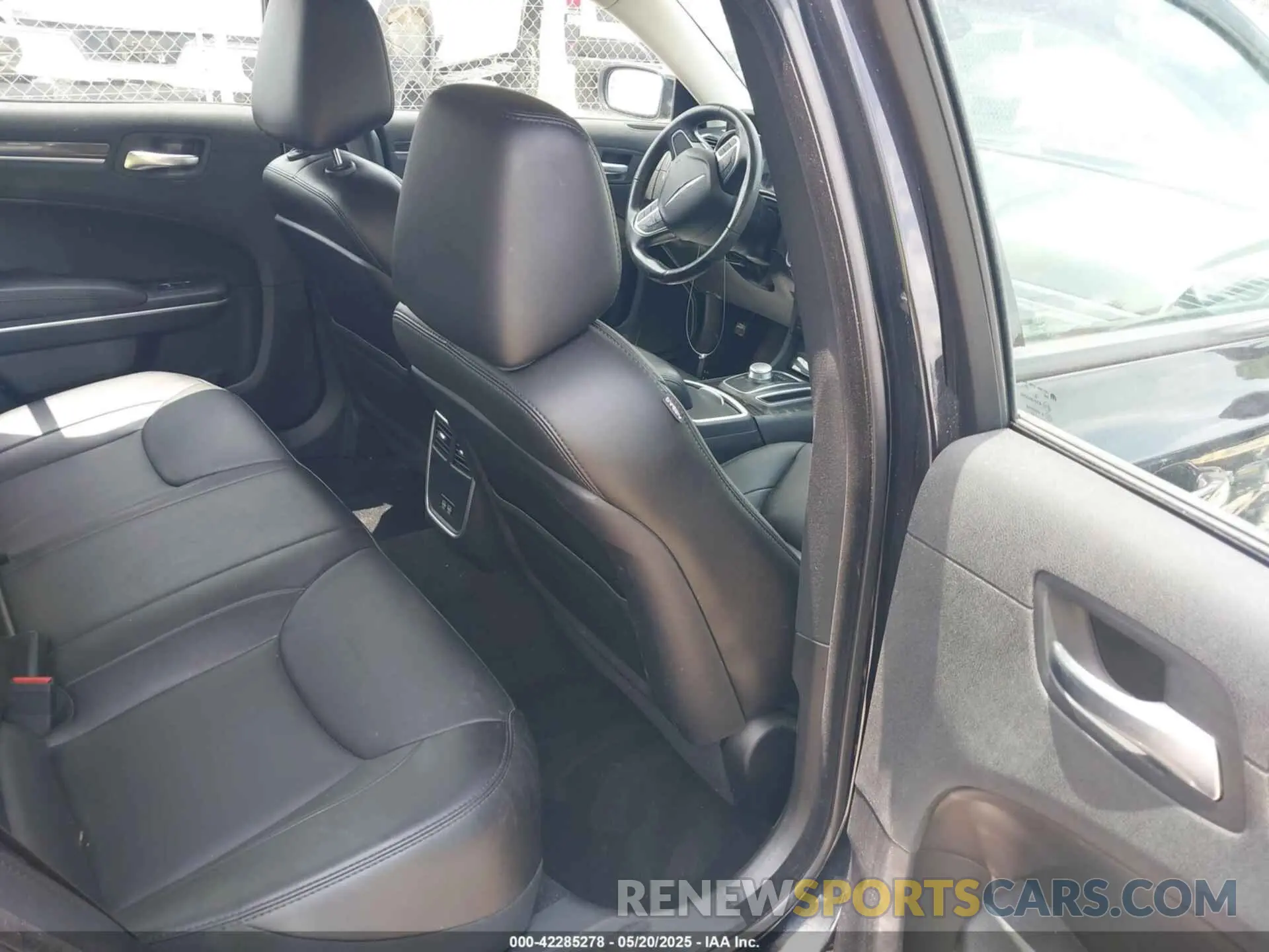 8 fotografías del automóvil dañado 2C3CCAAG8MH661593 CHRYSLER 300 2021