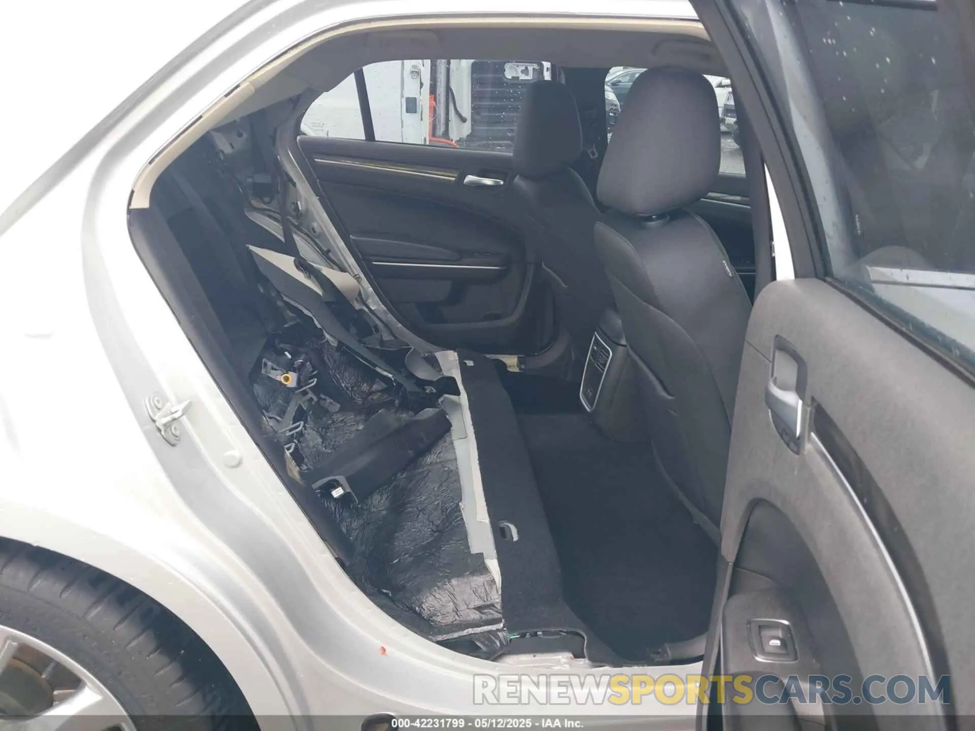 8 fotografías del automóvil dañado 2C3CCAAGXMH583429 CHRYSLER 300 2021