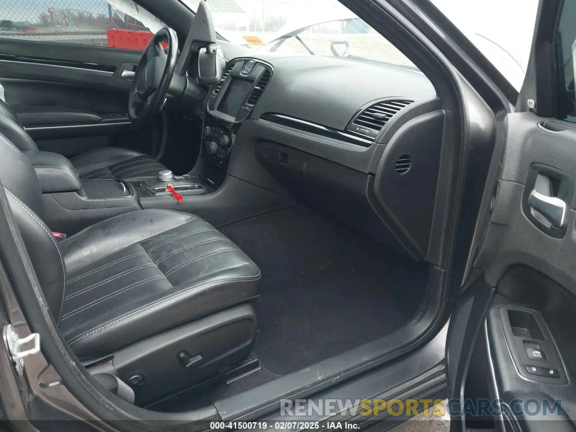 5 fotografías del automóvil dañado 2C3CCABG1MH626523 CHRYSLER 300 2021