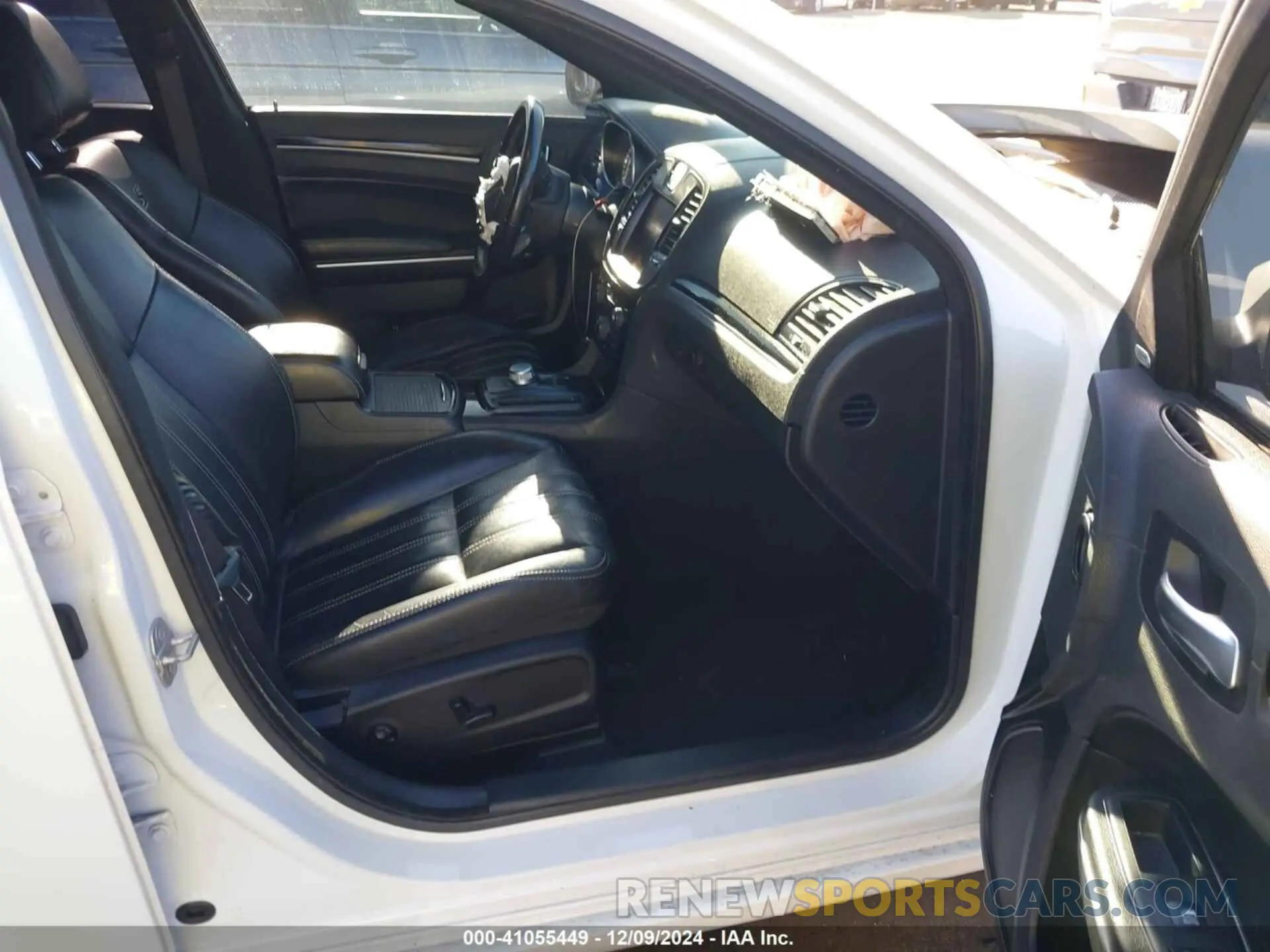 5 fotografías del automóvil dañado 2C3CCABG3MH506965 CHRYSLER 300 2021