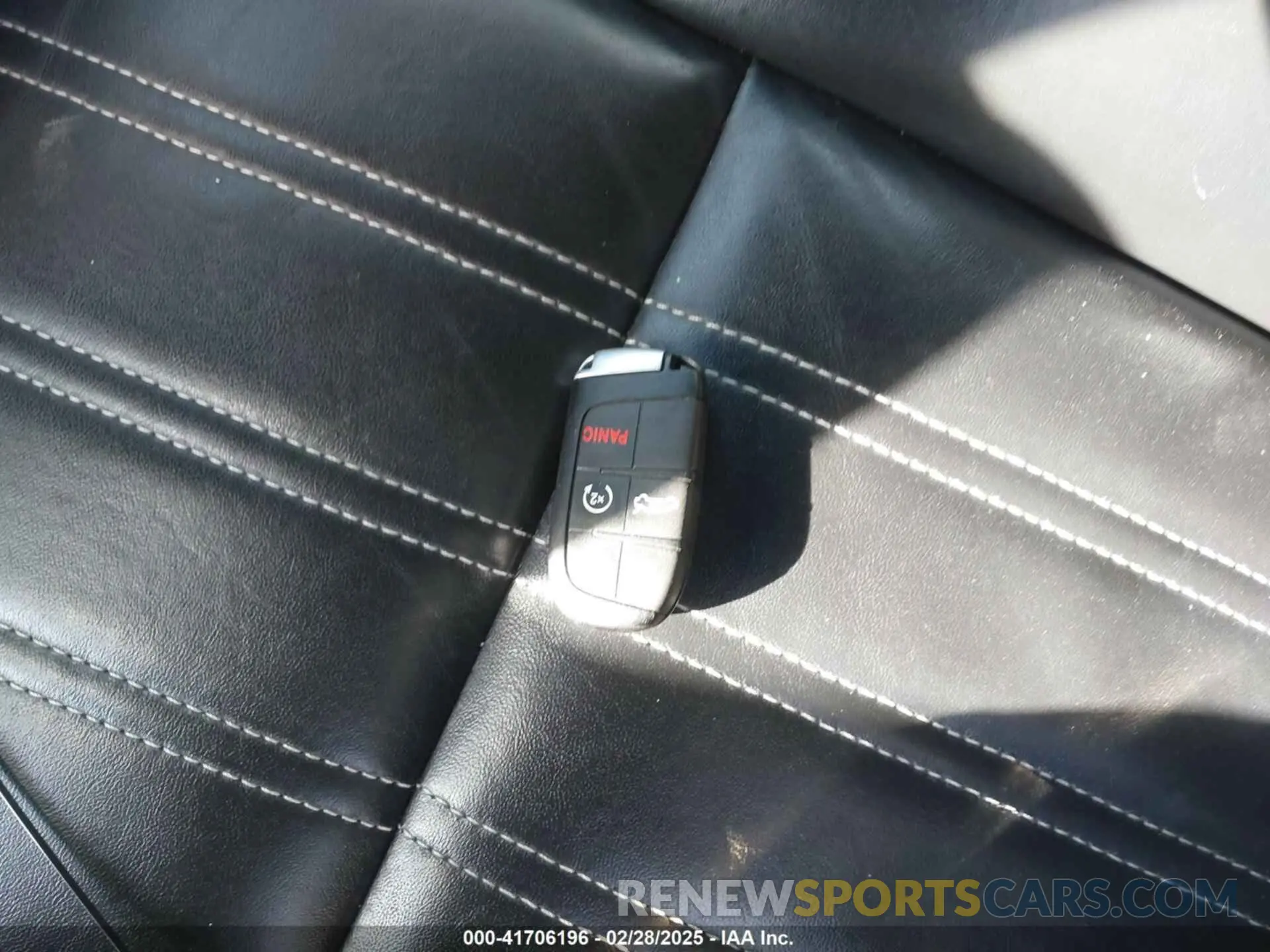 11 fotografías del automóvil dañado 2C3CCABG5MH529373 CHRYSLER 300 2021