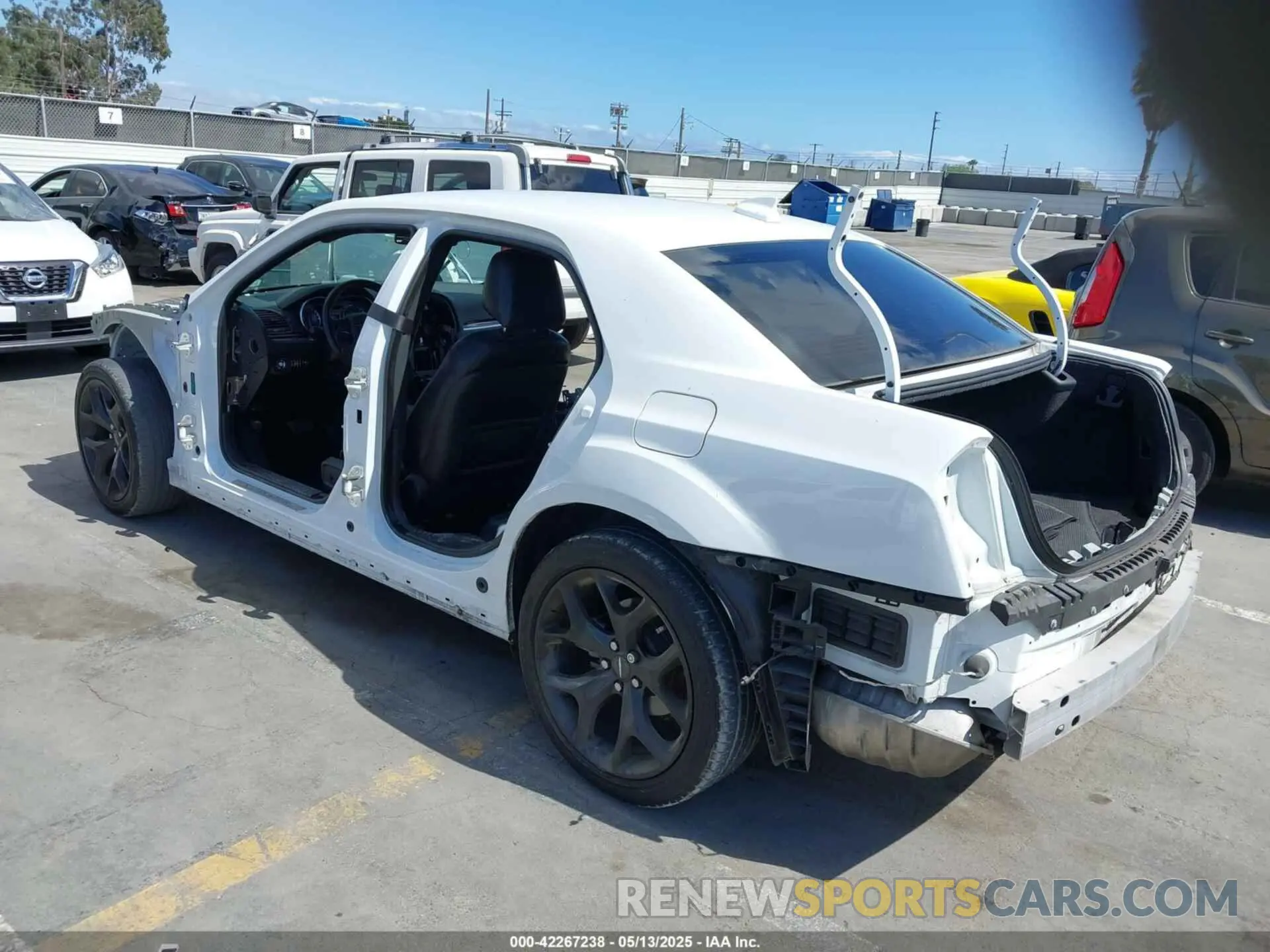 3 fotografías del automóvil dañado 2C3CCABG5MH620255 CHRYSLER 300 2021