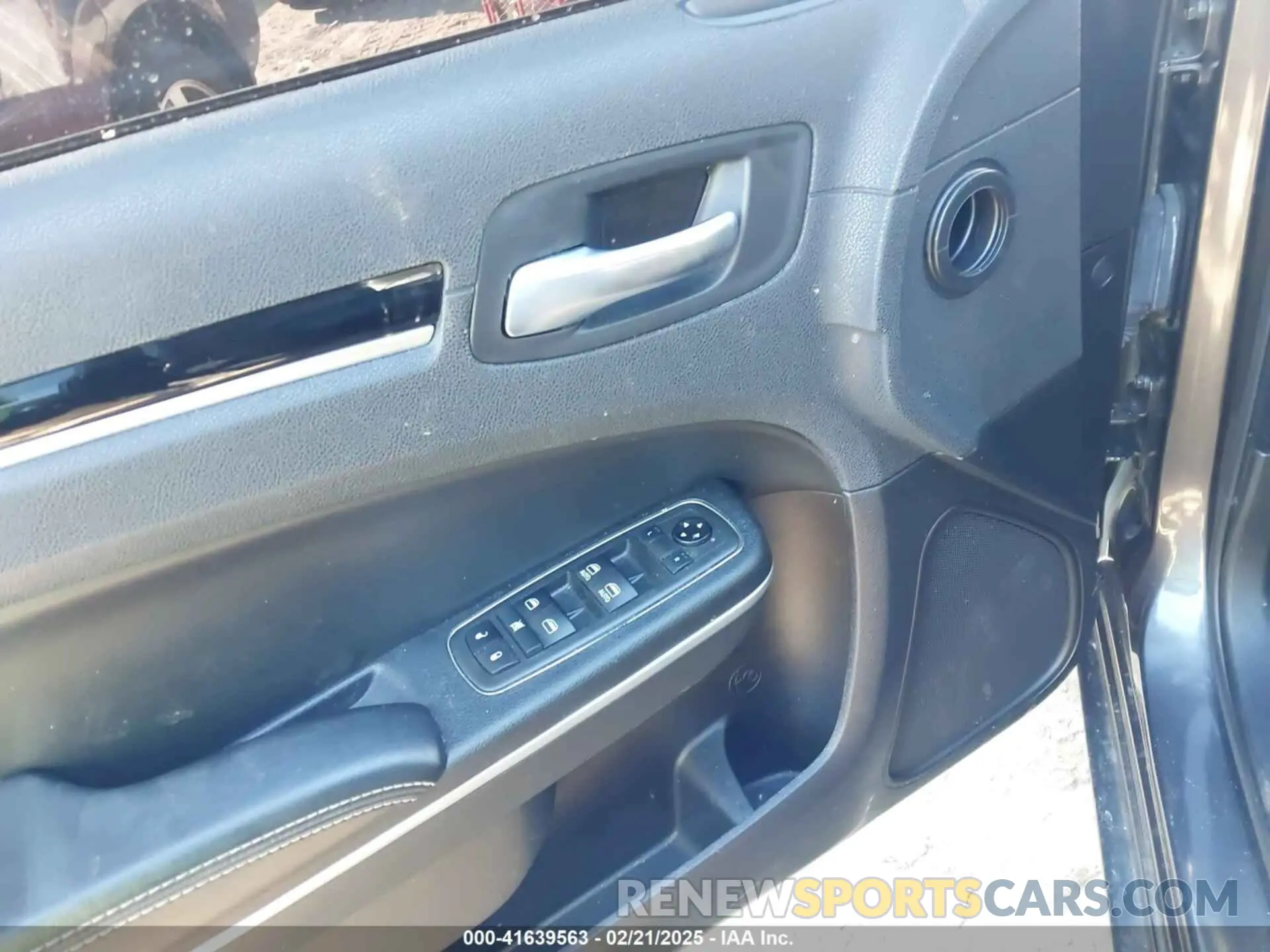 19 fotografías del automóvil dañado 2C3CCABG6MH626419 CHRYSLER 300 2021