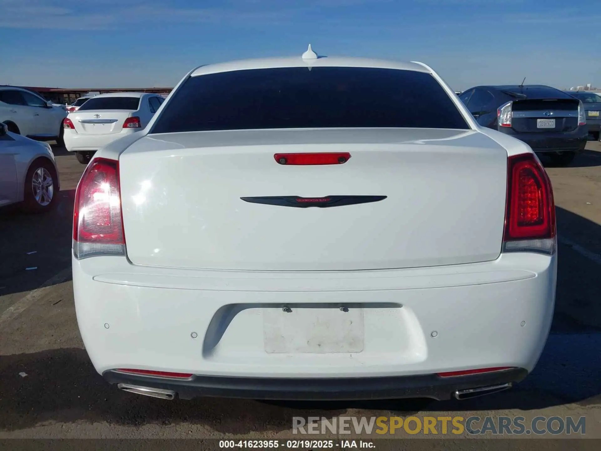 17 fotografías del automóvil dañado 2C3CCABG8MH537354 CHRYSLER 300 2021