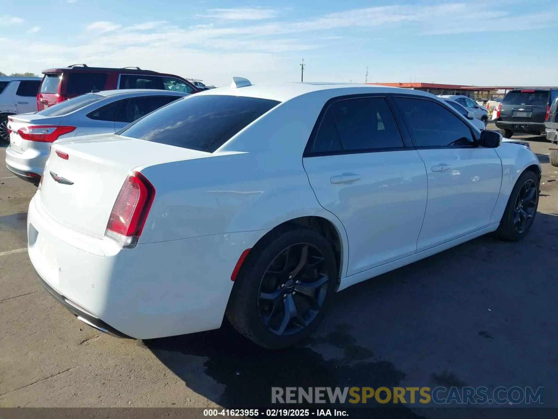 4 fotografías del automóvil dañado 2C3CCABG8MH537354 CHRYSLER 300 2021