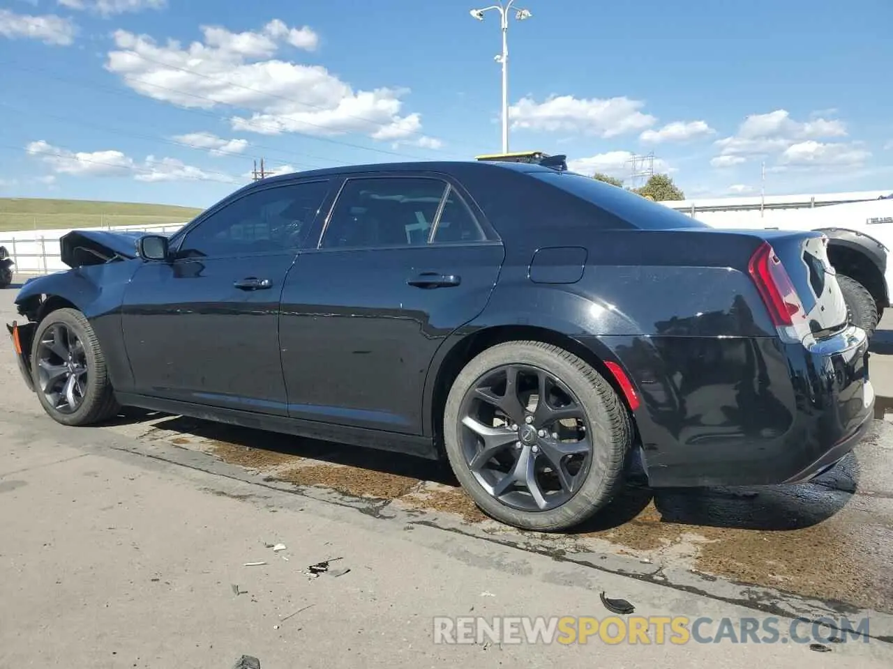 2 fotografías del automóvil dañado 2C3CCABG1NH115945 CHRYSLER 300 2022