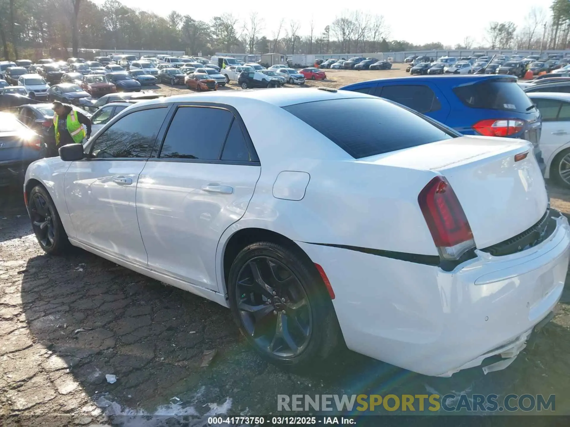 15 fotografías del automóvil dañado 2C3CCABG2NH167679 CHRYSLER 300 2022
