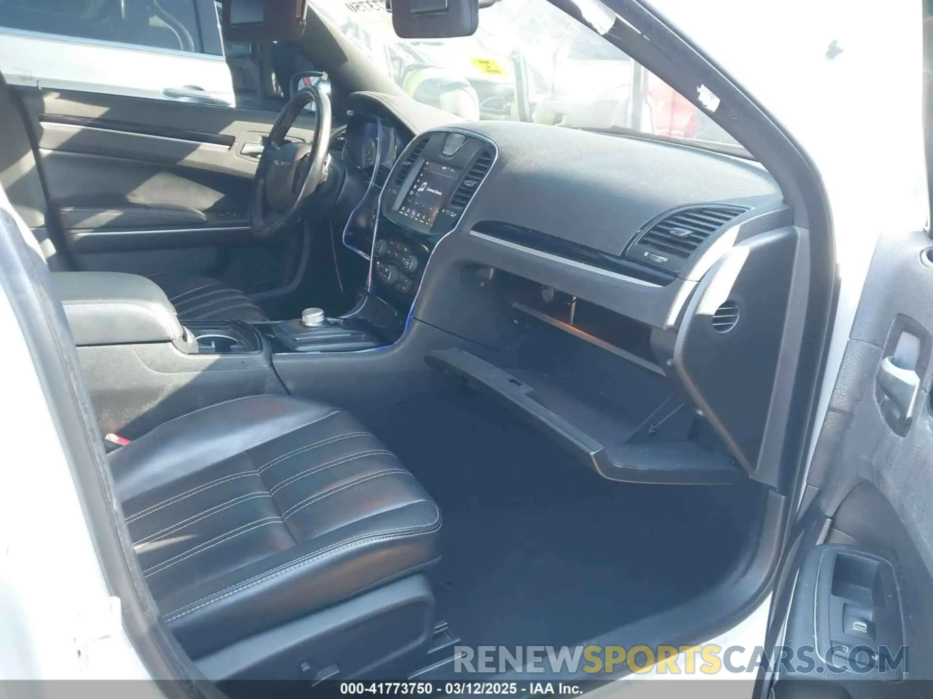 5 fotografías del automóvil dañado 2C3CCABG2NH167679 CHRYSLER 300 2022