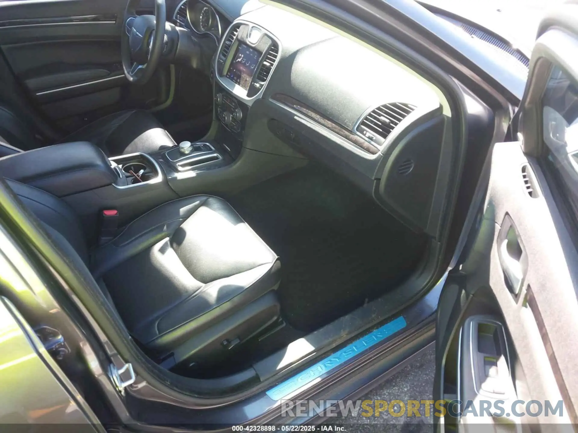 5 fotografías del automóvil dañado 2C3CCADG1NH225925 CHRYSLER 300 2022
