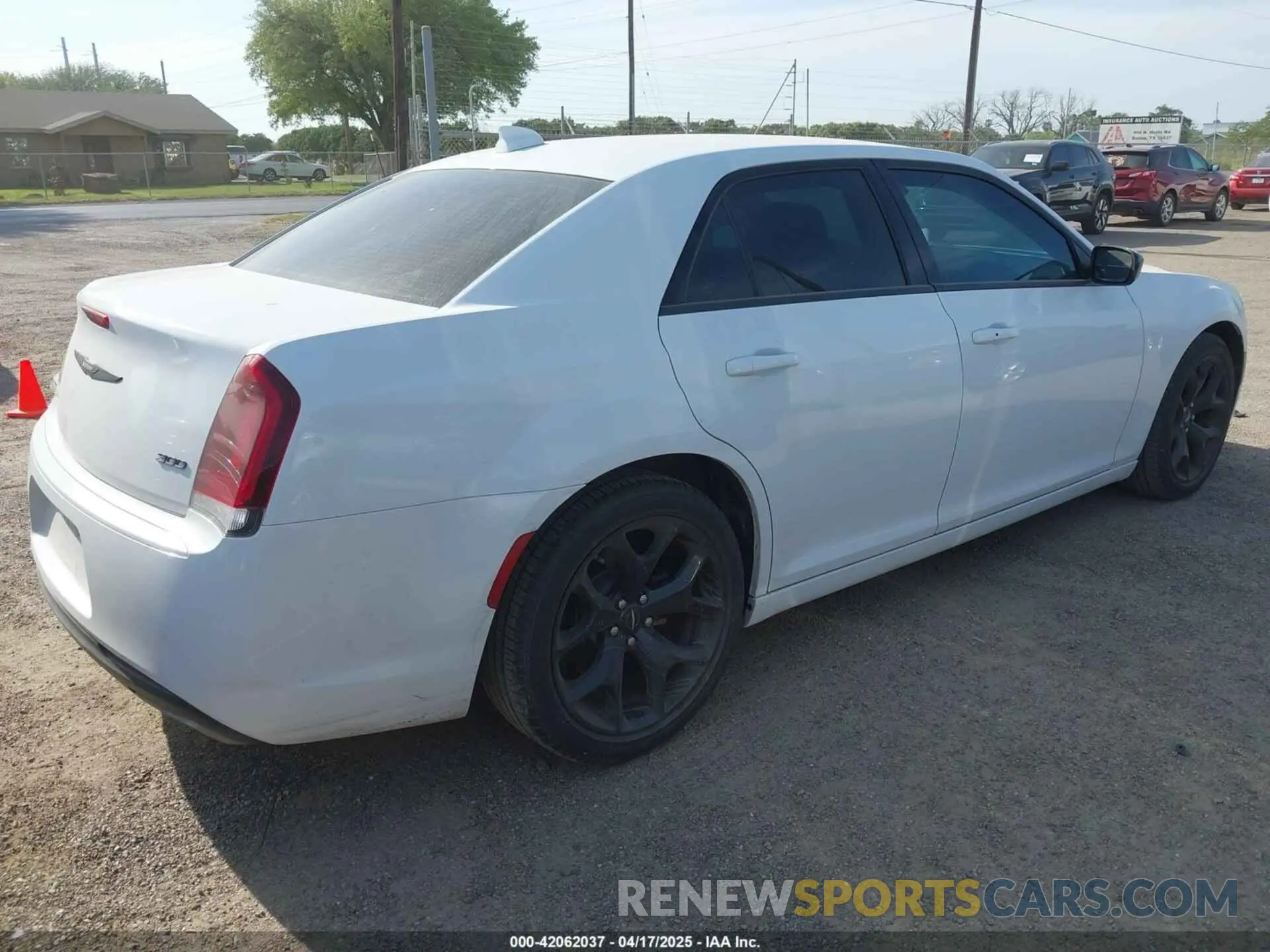 4 fotografías del automóvil dañado 2C3CCAAG4PH520122 CHRYSLER 300 2023