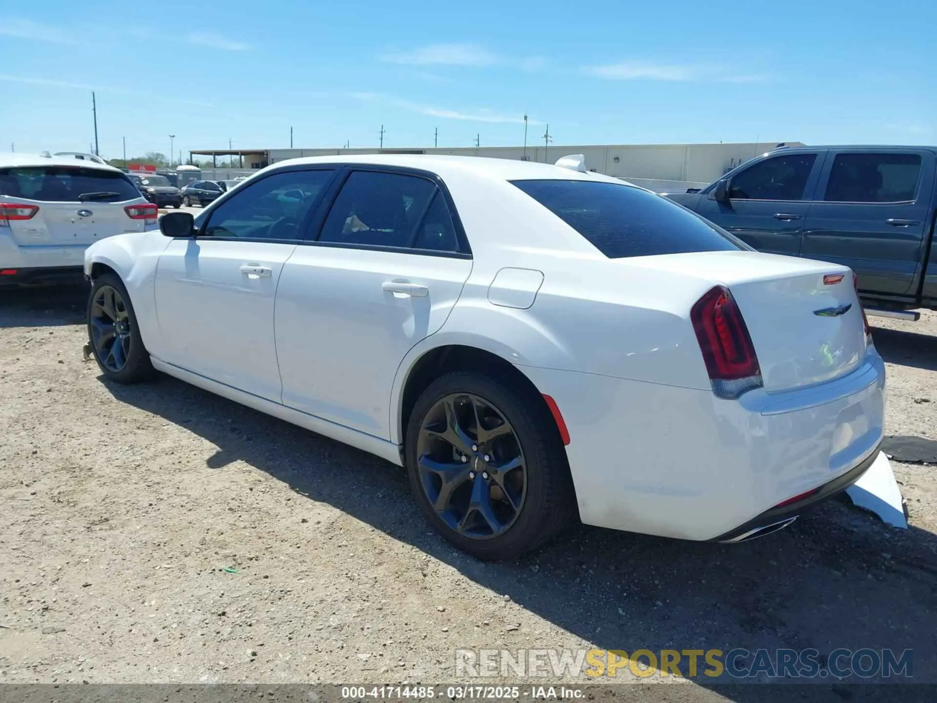 3 fotografías del automóvil dañado 2C3CCAAGXPH664953 CHRYSLER 300 2023