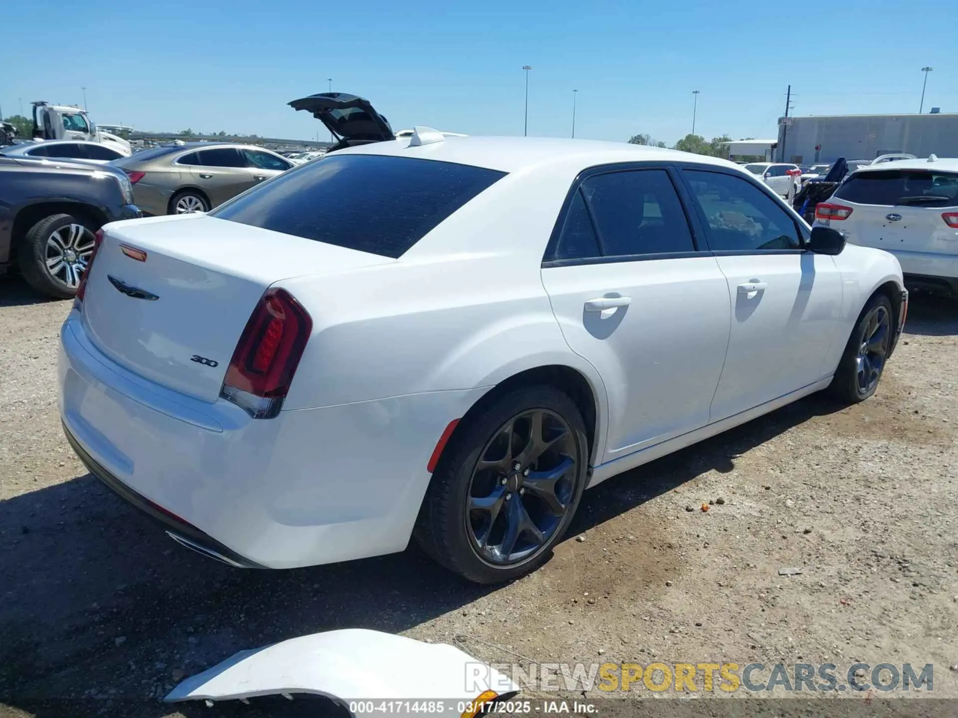 4 fotografías del automóvil dañado 2C3CCAAGXPH664953 CHRYSLER 300 2023