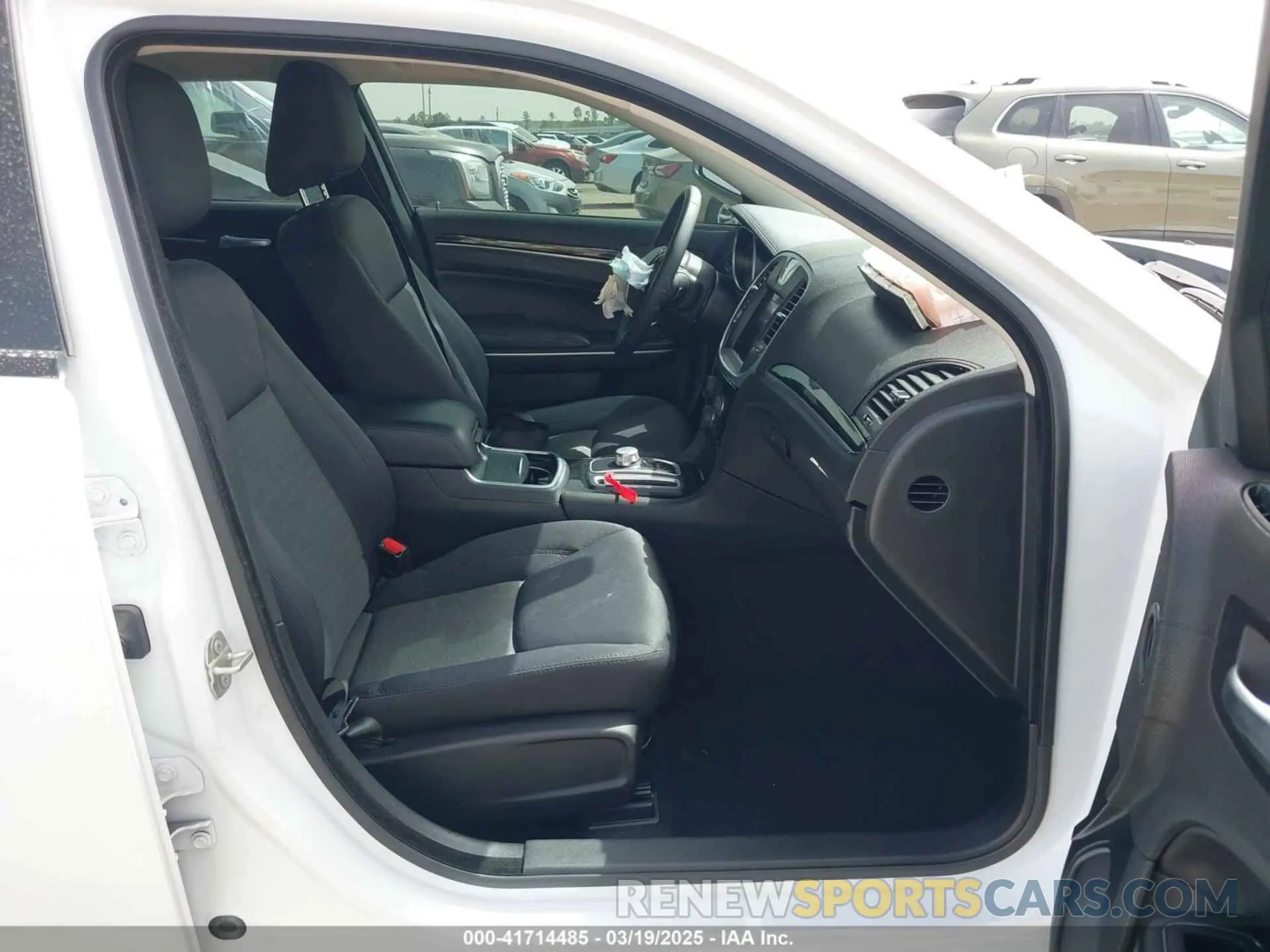 5 fotografías del automóvil dañado 2C3CCAAGXPH664953 CHRYSLER 300 2023