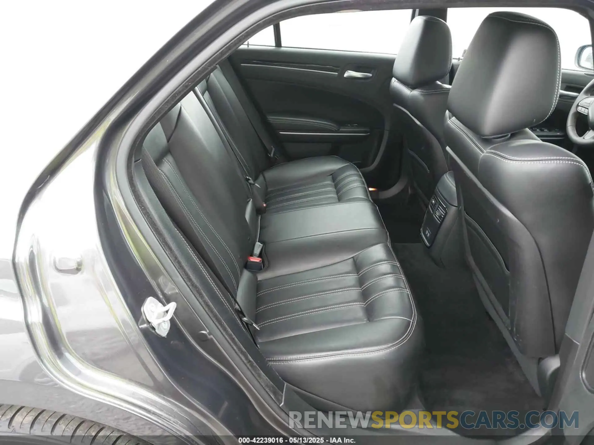 8 fotografías del automóvil dañado 2C3CCABG1PH561239 CHRYSLER 300 2023