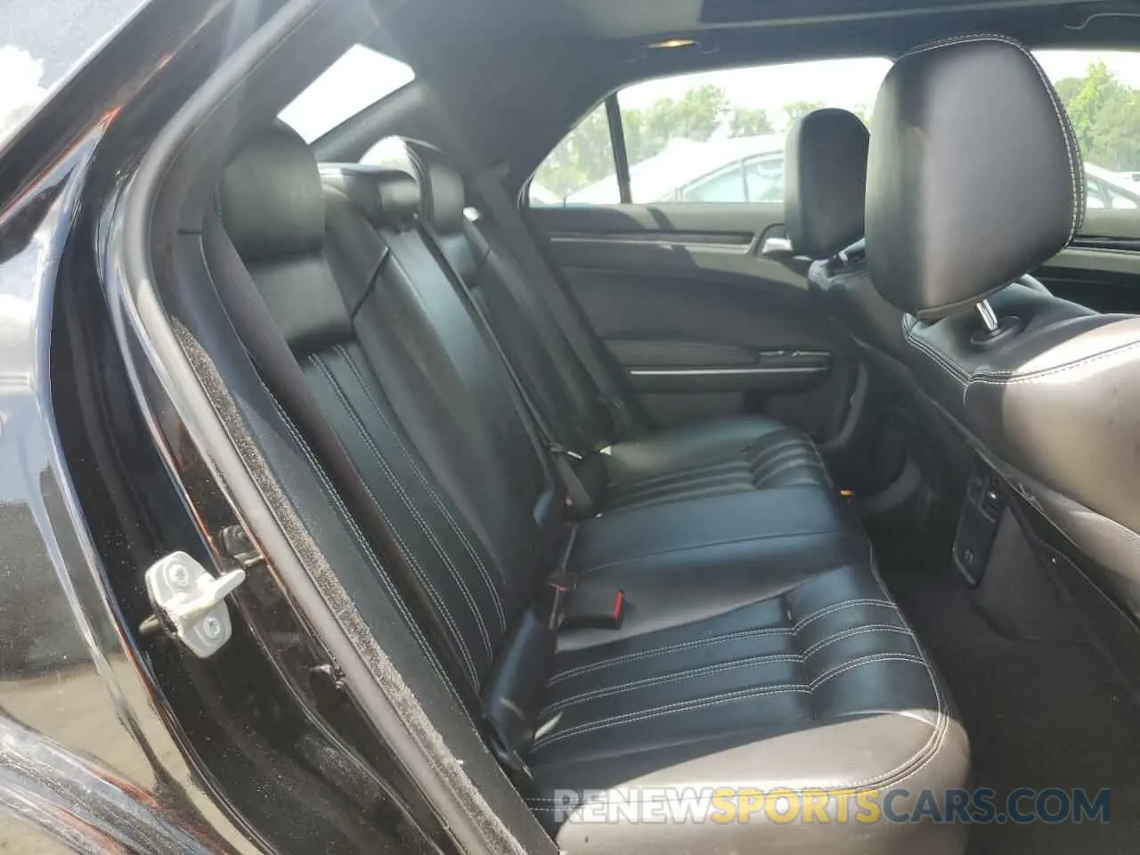 10 fotografías del automóvil dañado 2C3CCABG1PH637185 CHRYSLER 300 2023