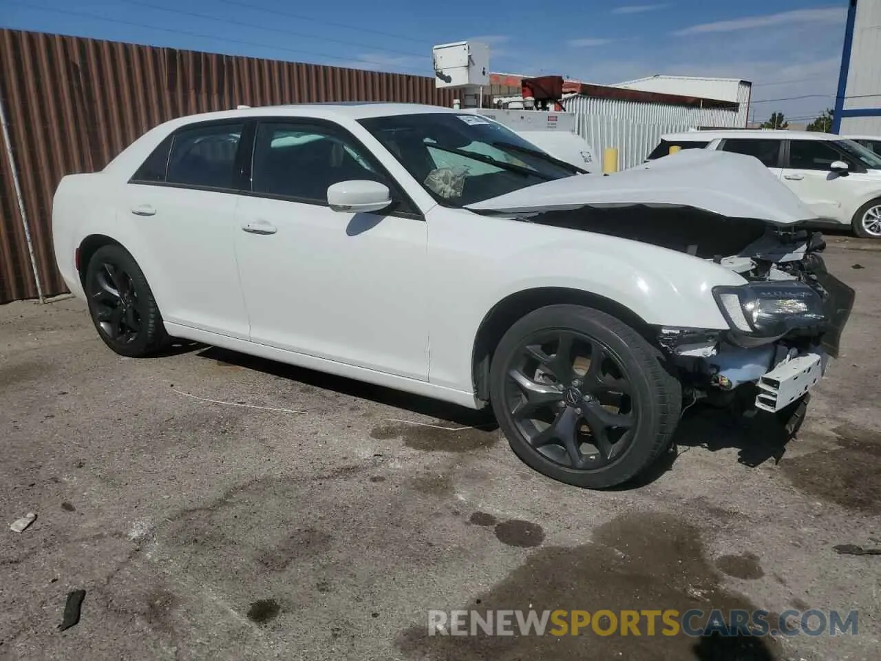4 fotografías del automóvil dañado 2C3CCABG4PH538411 CHRYSLER 300 2023