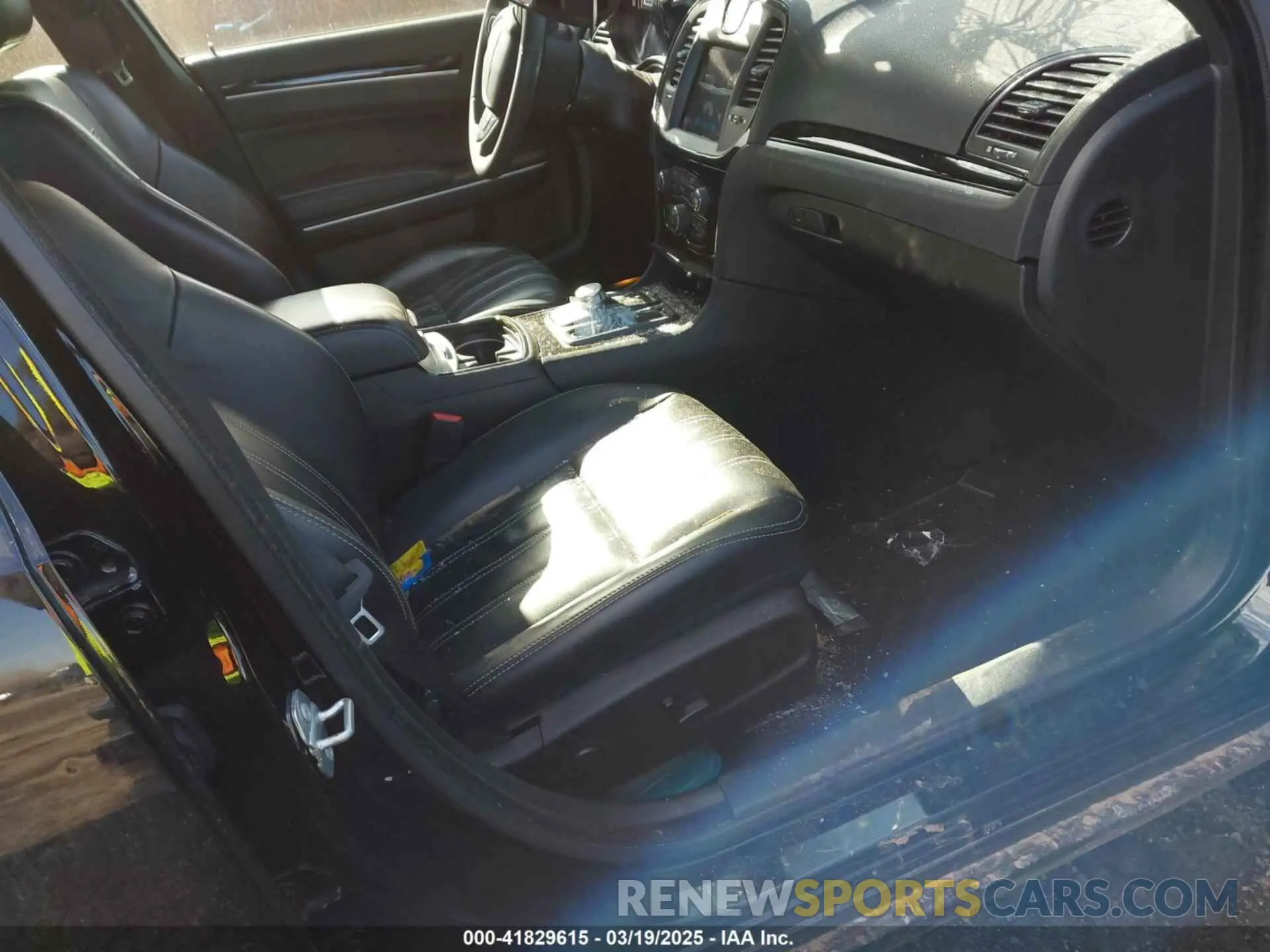 5 fotografías del automóvil dañado 2C3CCABG6PH537695 CHRYSLER 300 2023