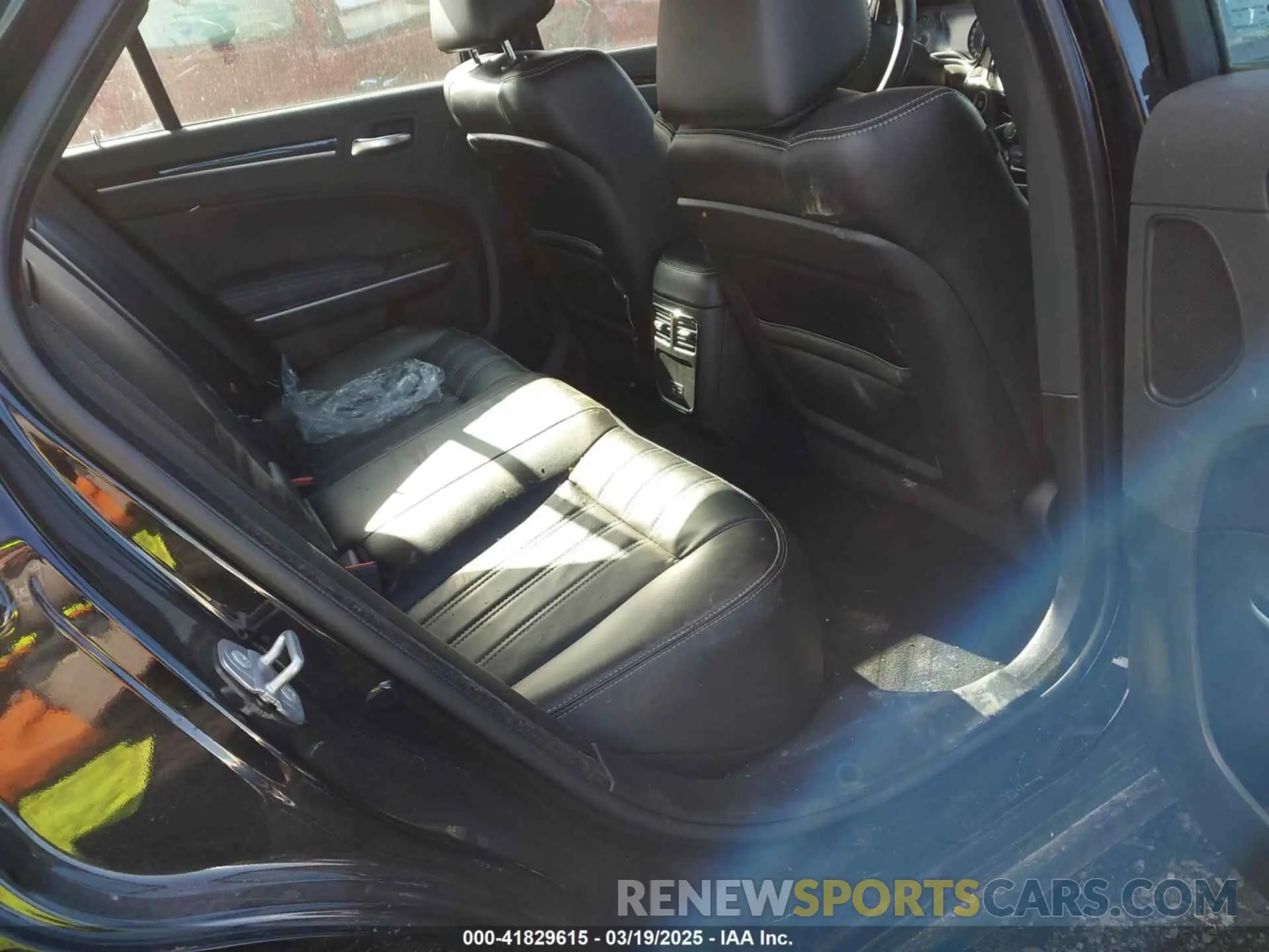 8 fotografías del automóvil dañado 2C3CCABG6PH537695 CHRYSLER 300 2023