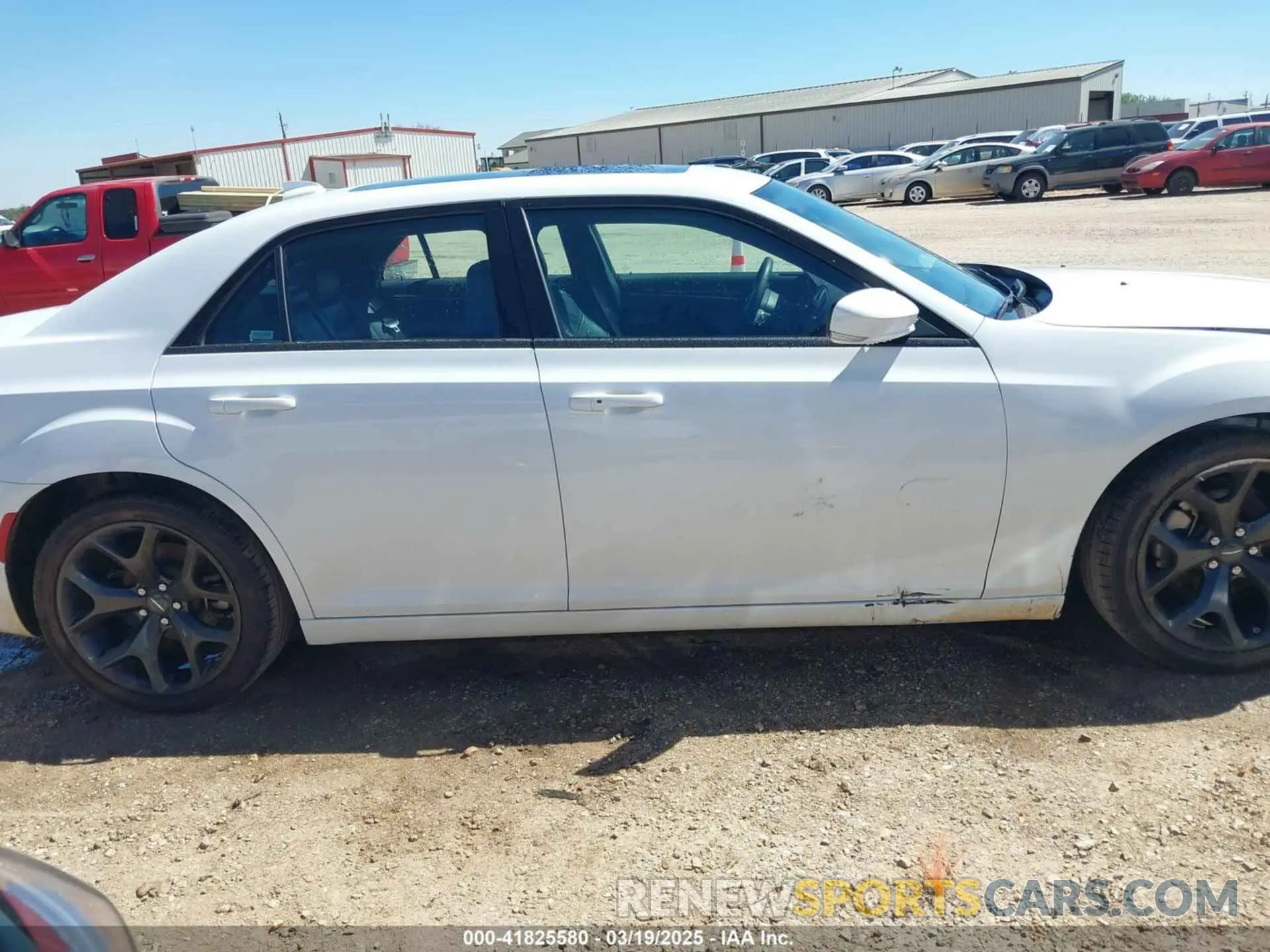 13 fotografías del automóvil dañado 2C3CCABG6PH561155 CHRYSLER 300 2023
