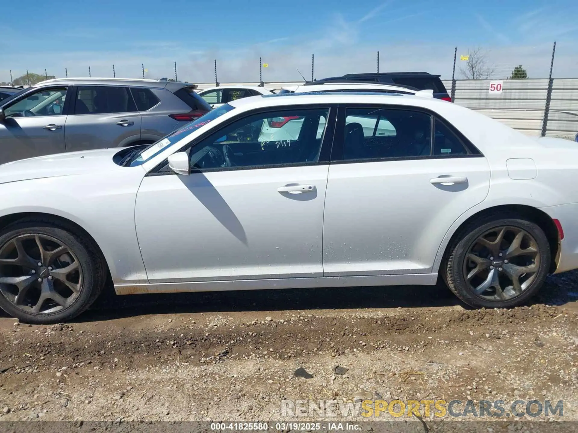 14 fotografías del automóvil dañado 2C3CCABG6PH561155 CHRYSLER 300 2023