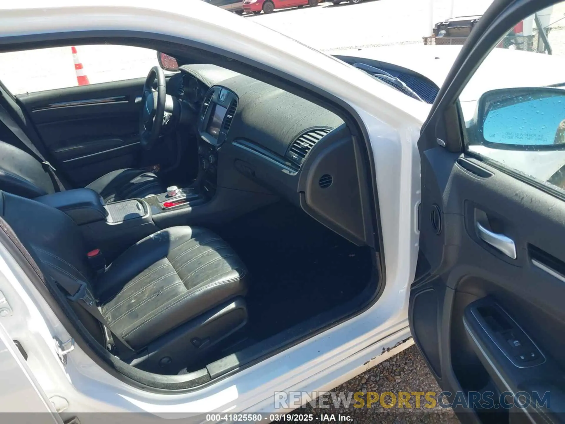 5 fotografías del automóvil dañado 2C3CCABG6PH561155 CHRYSLER 300 2023