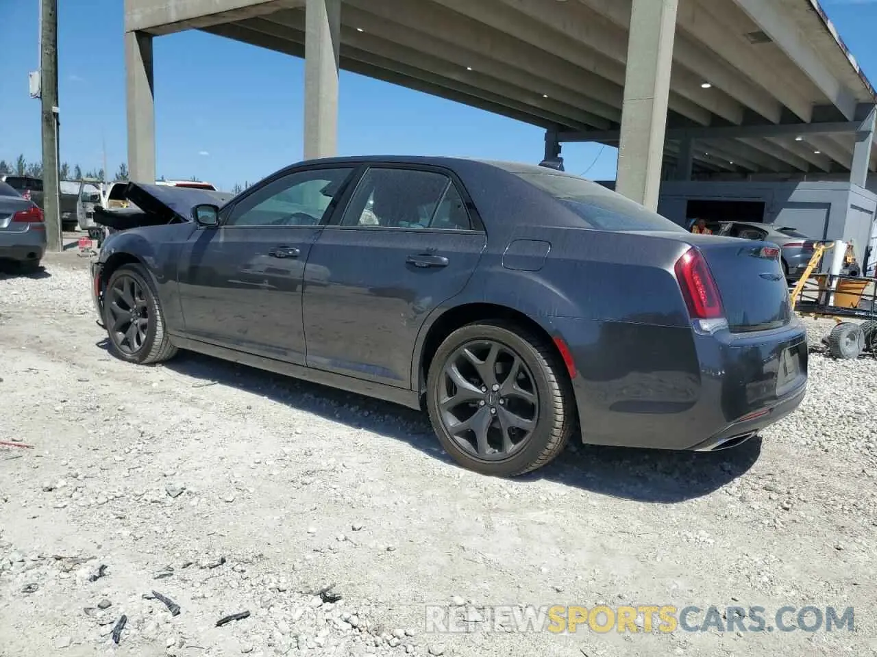 2 fotografías del automóvil dañado 2C3CCABG7PH664889 CHRYSLER 300 2023