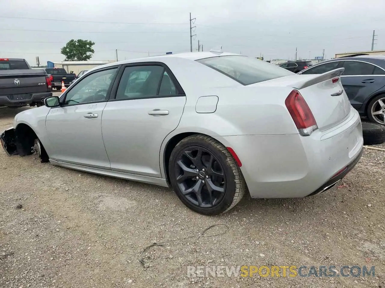 2 fotografías del automóvil dañado 2C3CCABT0PH691493 CHRYSLER 300 2023