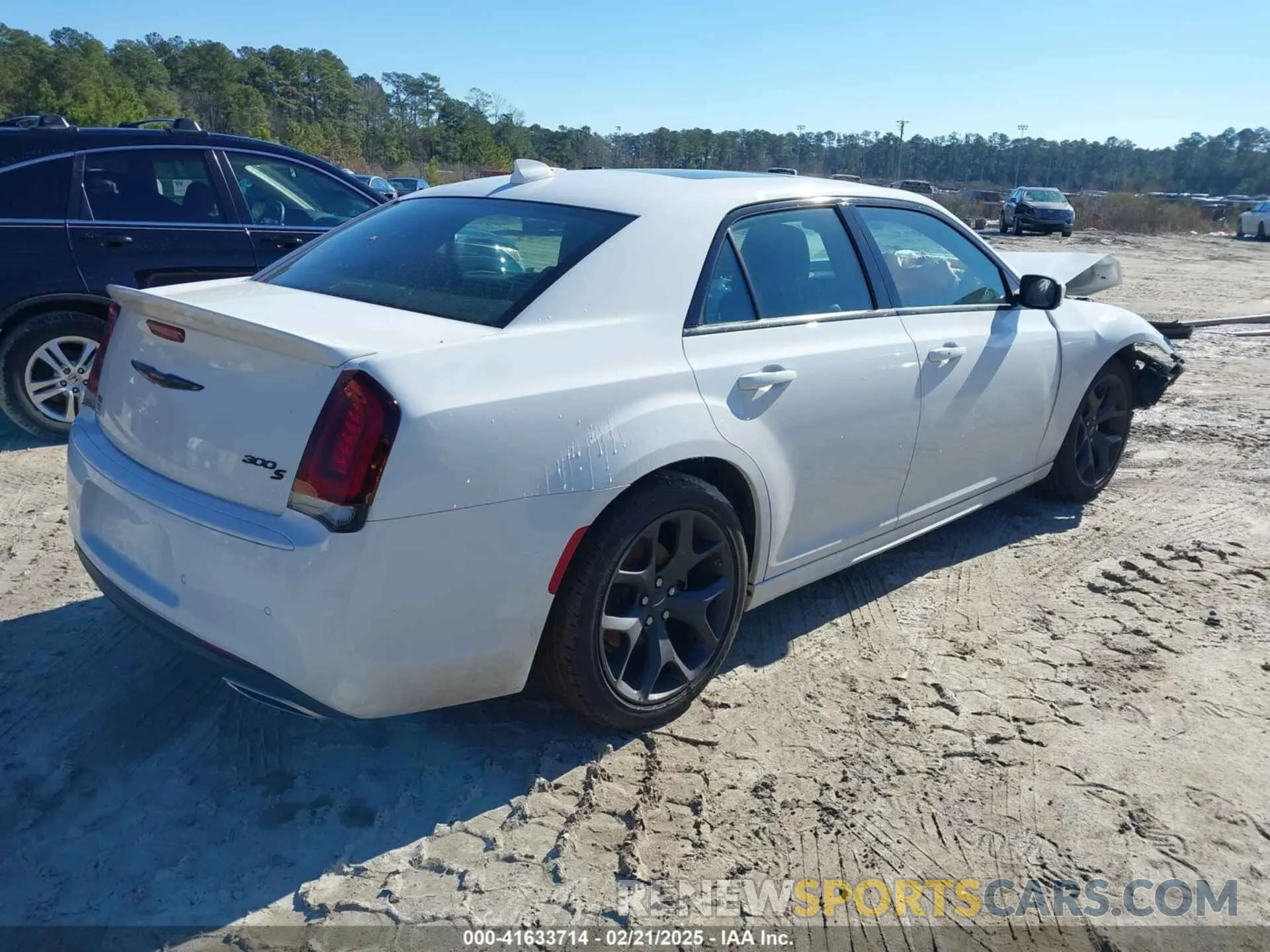 4 fotografías del automóvil dañado 2C3CCABTXPH636940 CHRYSLER 300 2023