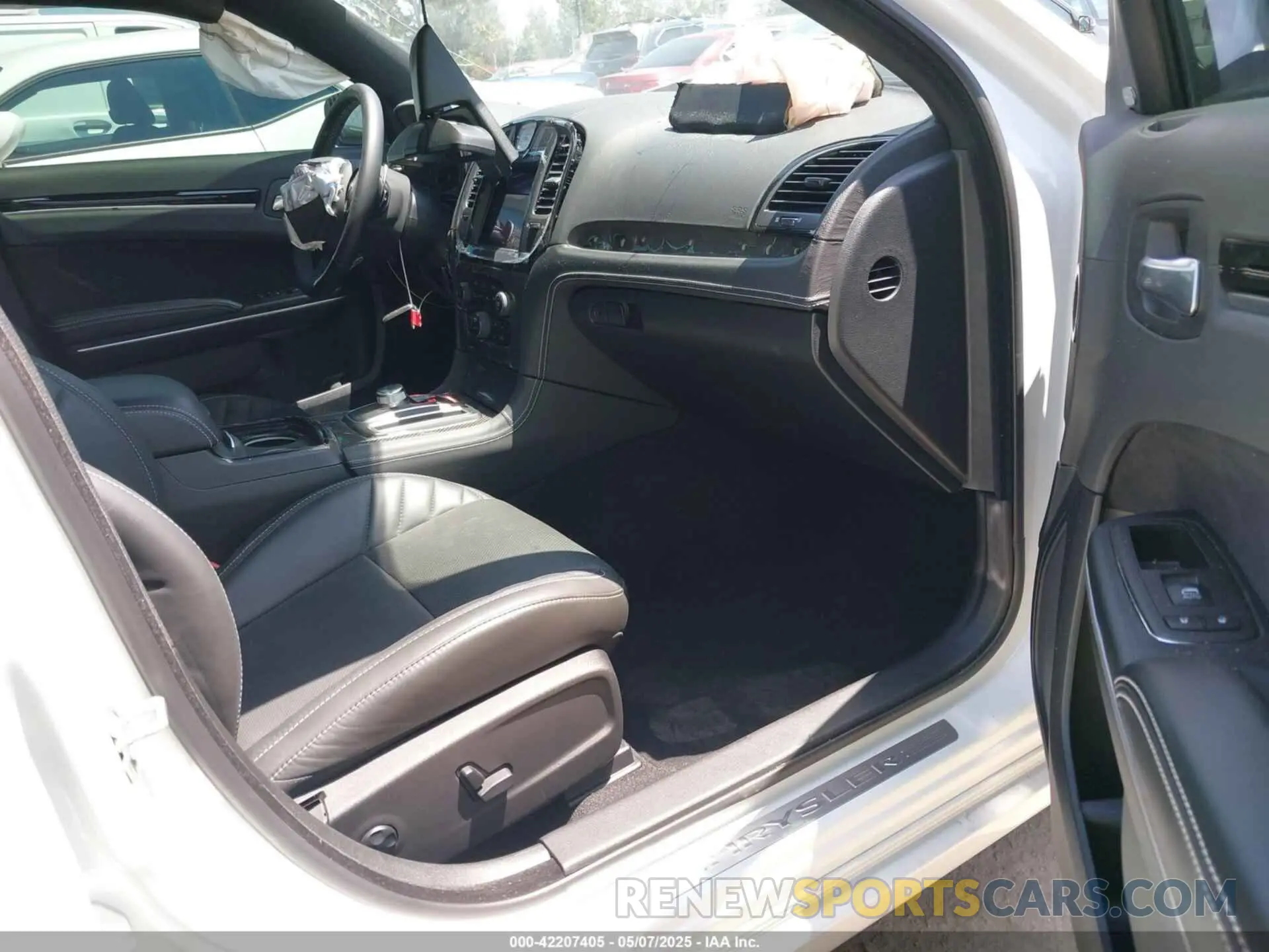 5 fotografías del automóvil dañado 2C3CCAPJ0PH501084 CHRYSLER 300 2023